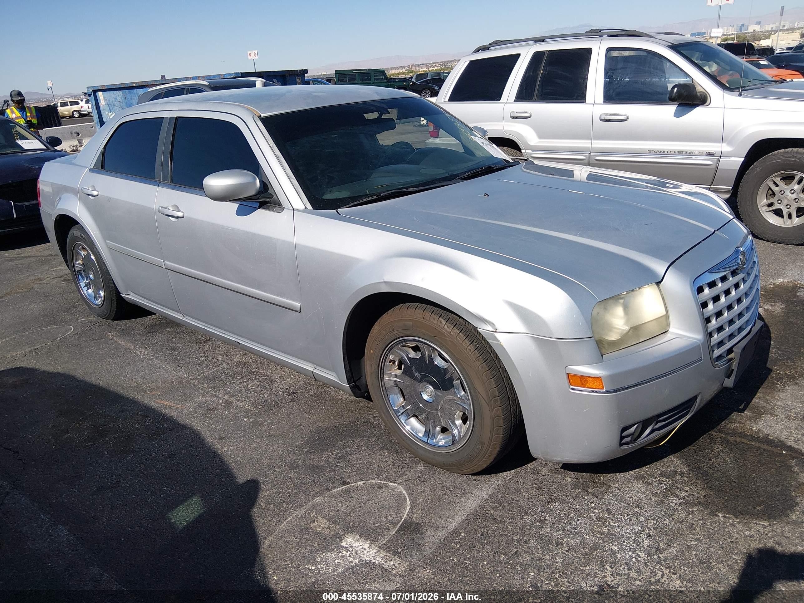 2005 Chrysler 300 Touring, VIN 2C3JA53G25H138931 — Normal wear