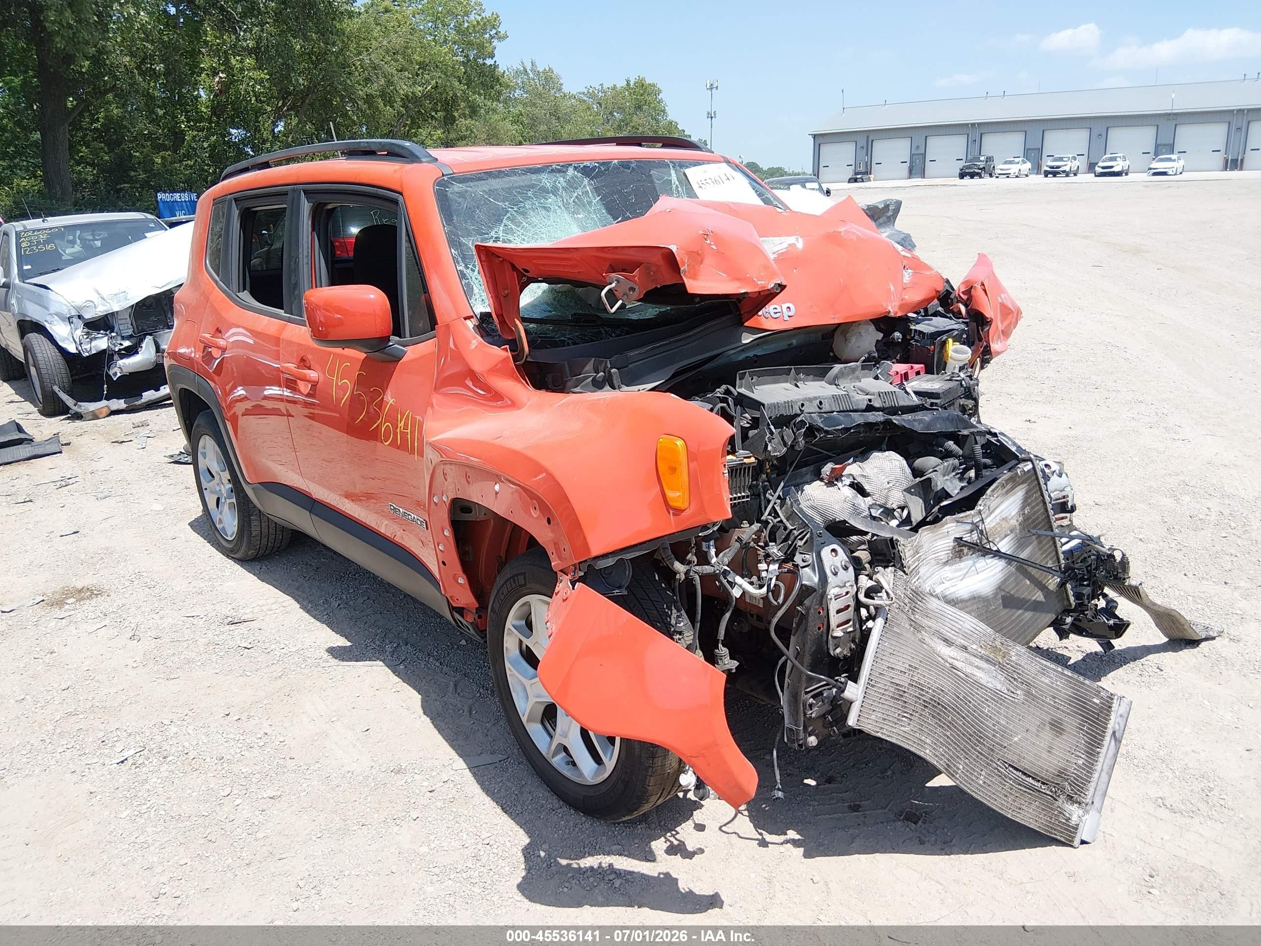 2018 Jeep Renegade Latitude, VIN ZACCJABB3JPH10584 — Front end