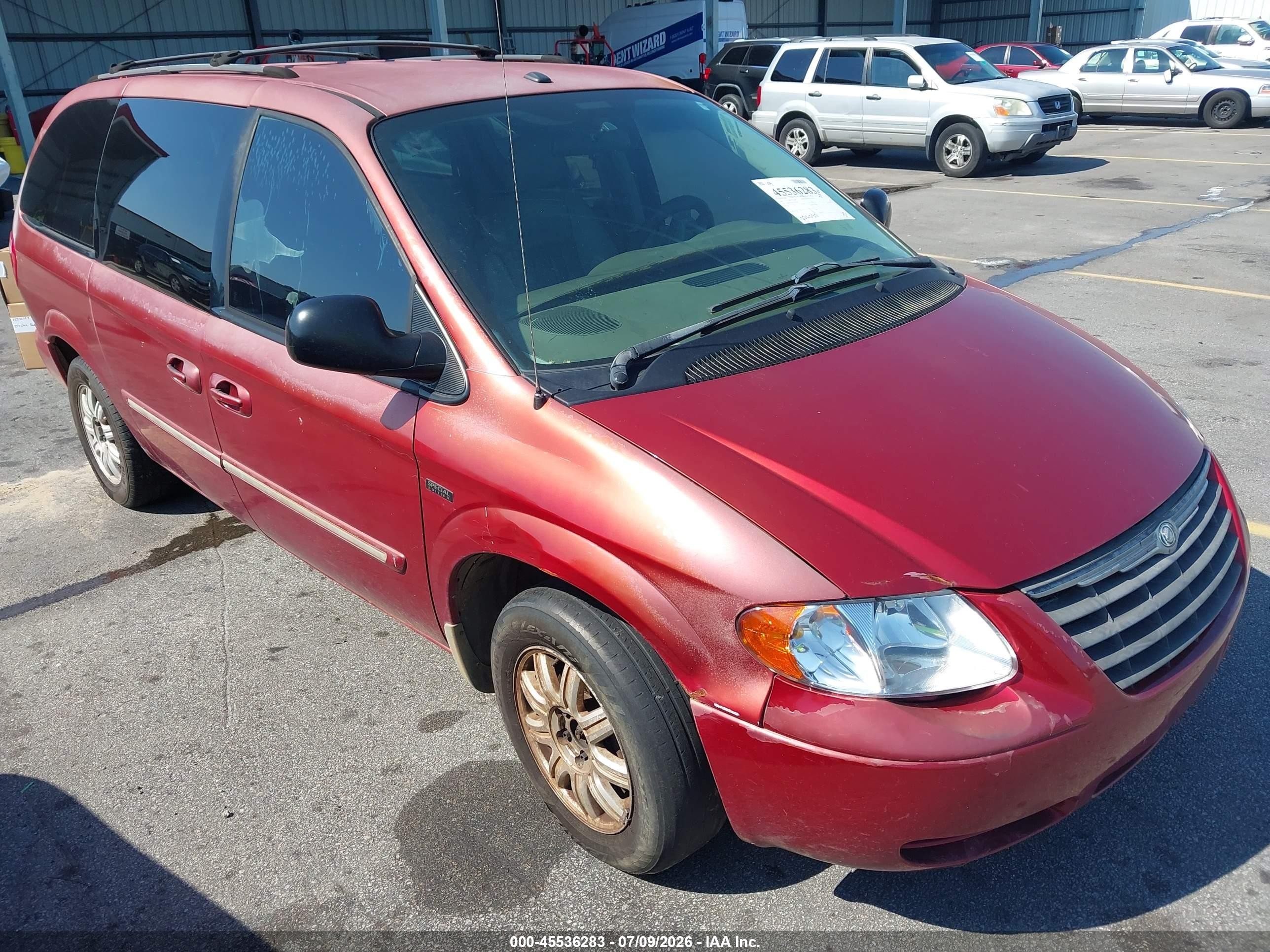2007 Chrysler Town & Country Touring, VIN 2A4GP54L87R274388 — Side