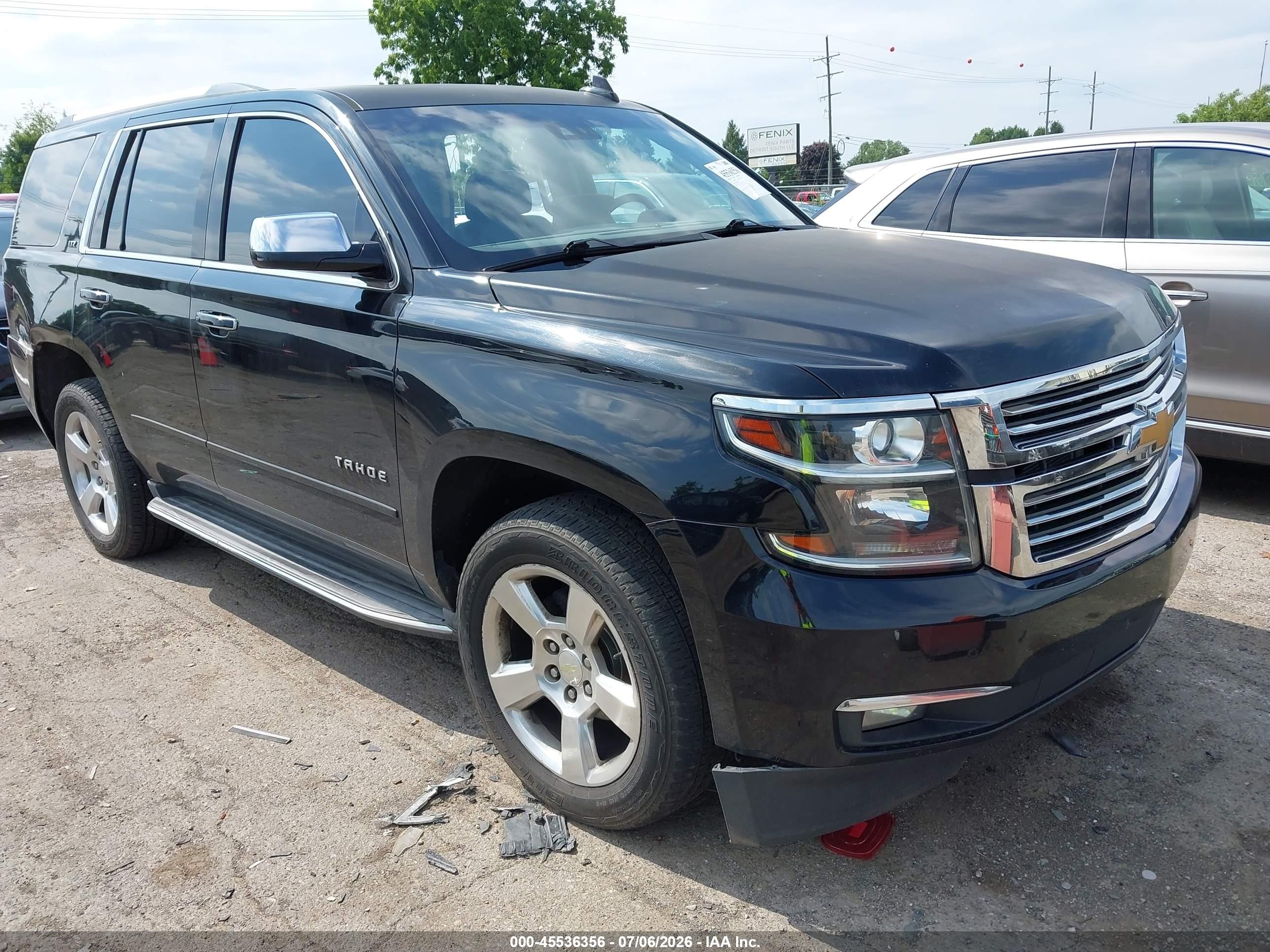 2015 Chevrolet Tahoe LTZ, VIN 1GNSKCKC7FR626166 — Side