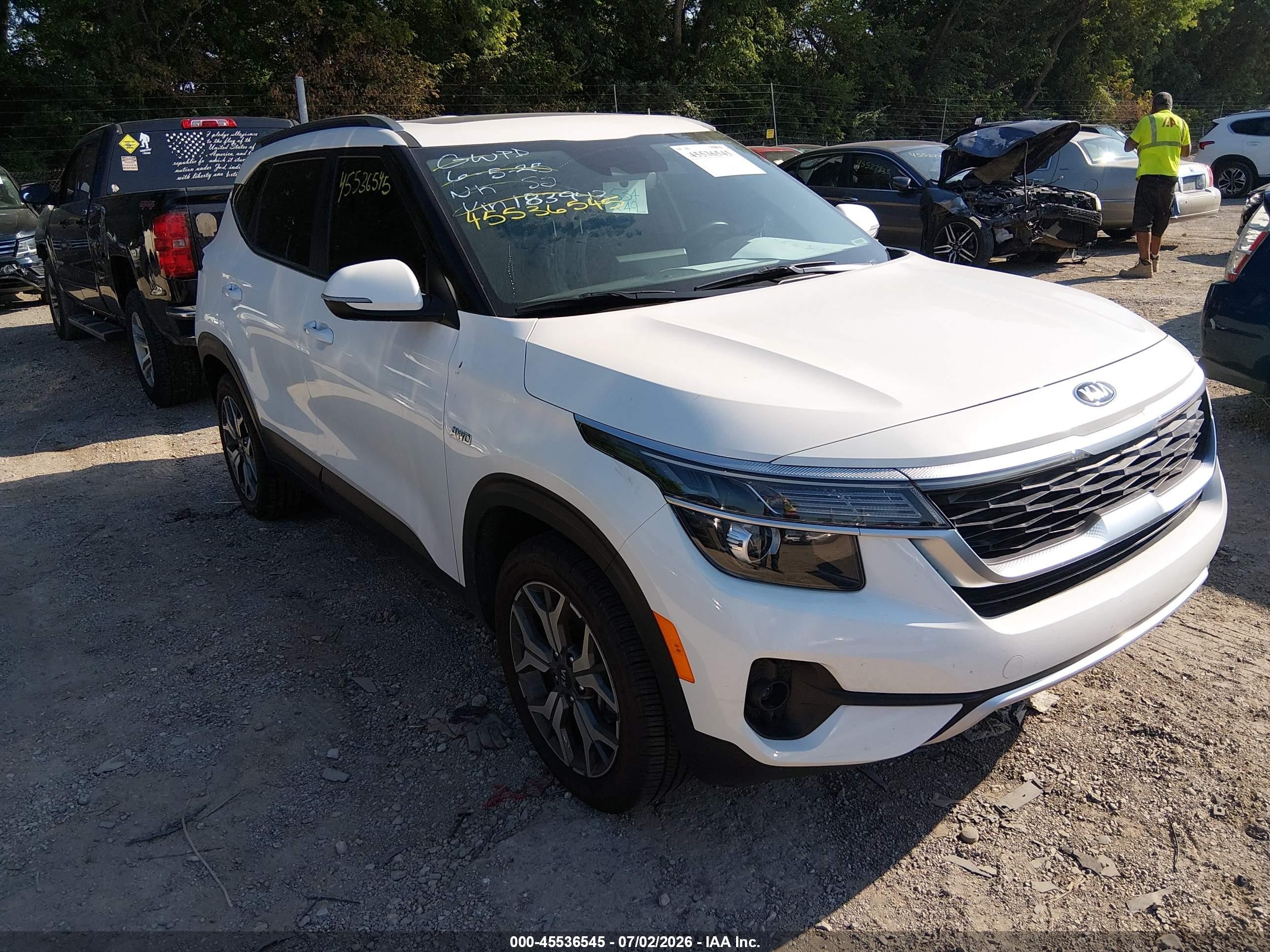 2021 Kia Seltos EX, VIN KNDERCAAXM7183943 — Зад