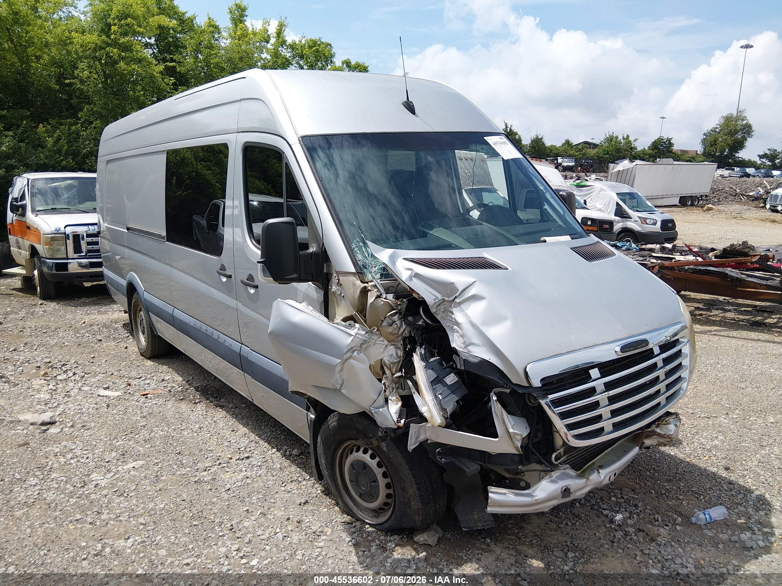 2010 Freightliner Sprinter, VIN WDYPE8CC4A5445872 — Front end