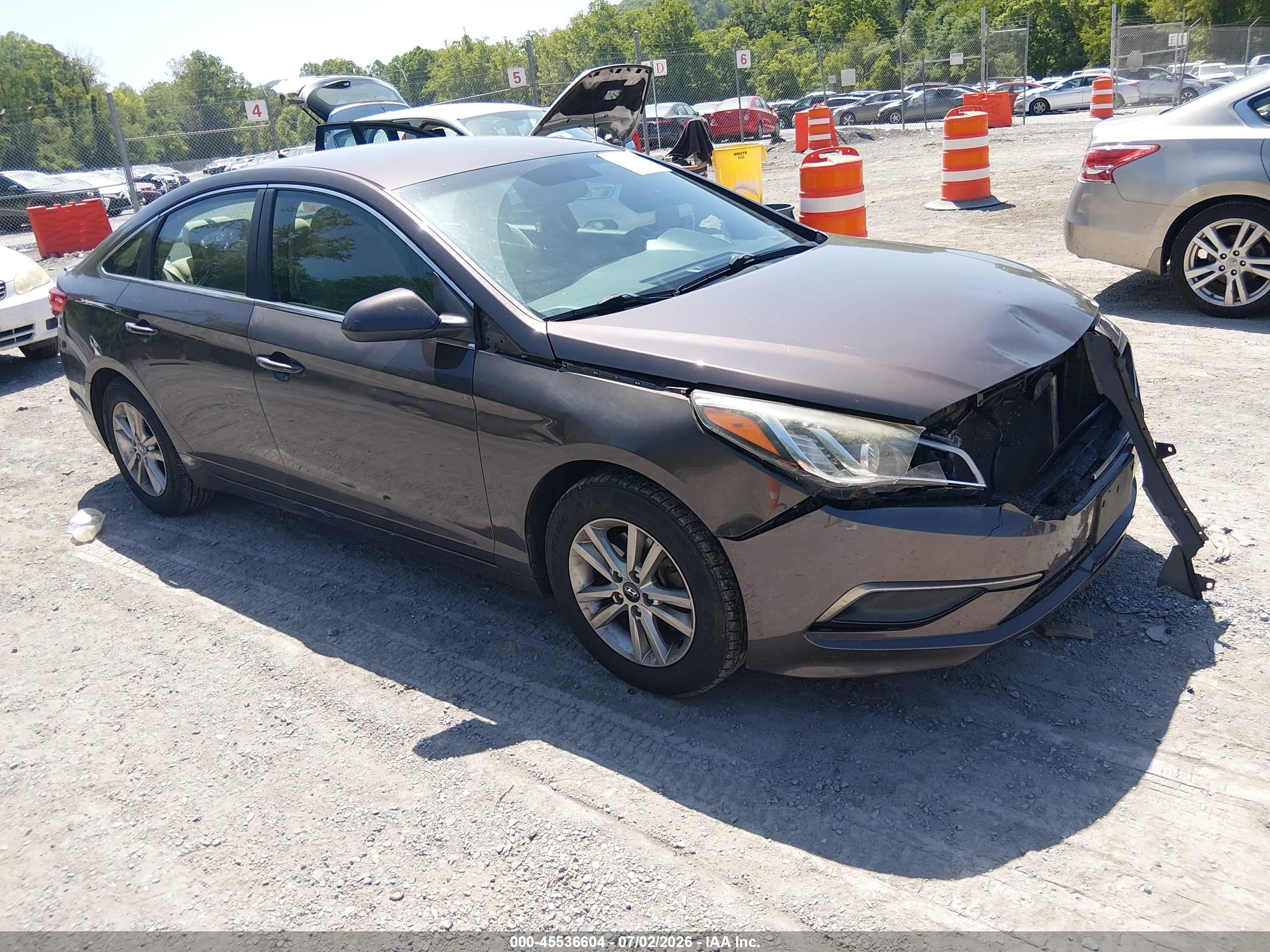 2016 Hyundai Sonata SE, VIN 5NPE24AF4GH348648 — Front end