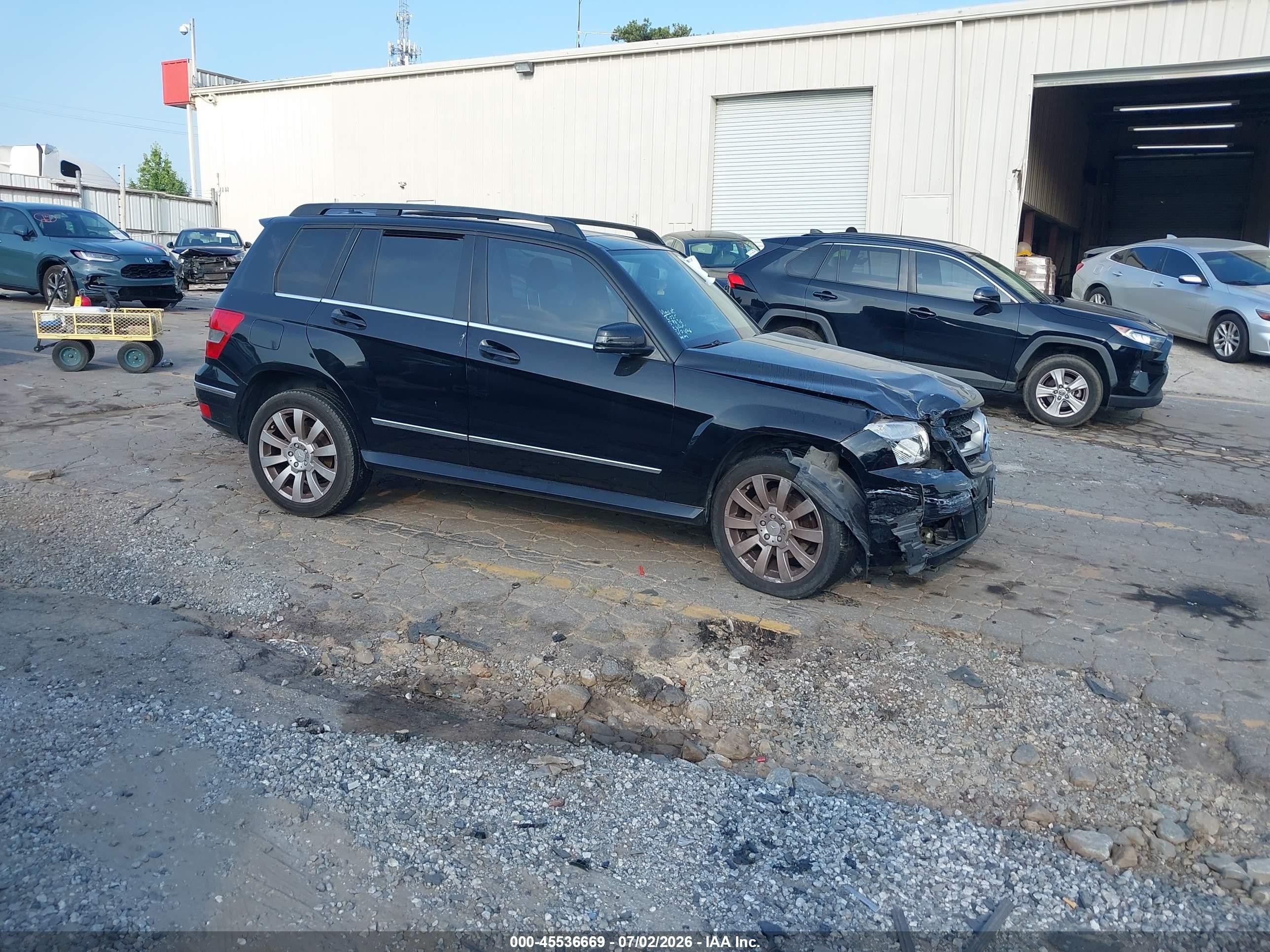 2010 Mercedes-Benz GLK 350, VIN WDCGG5GB3AF415854 — Front end
