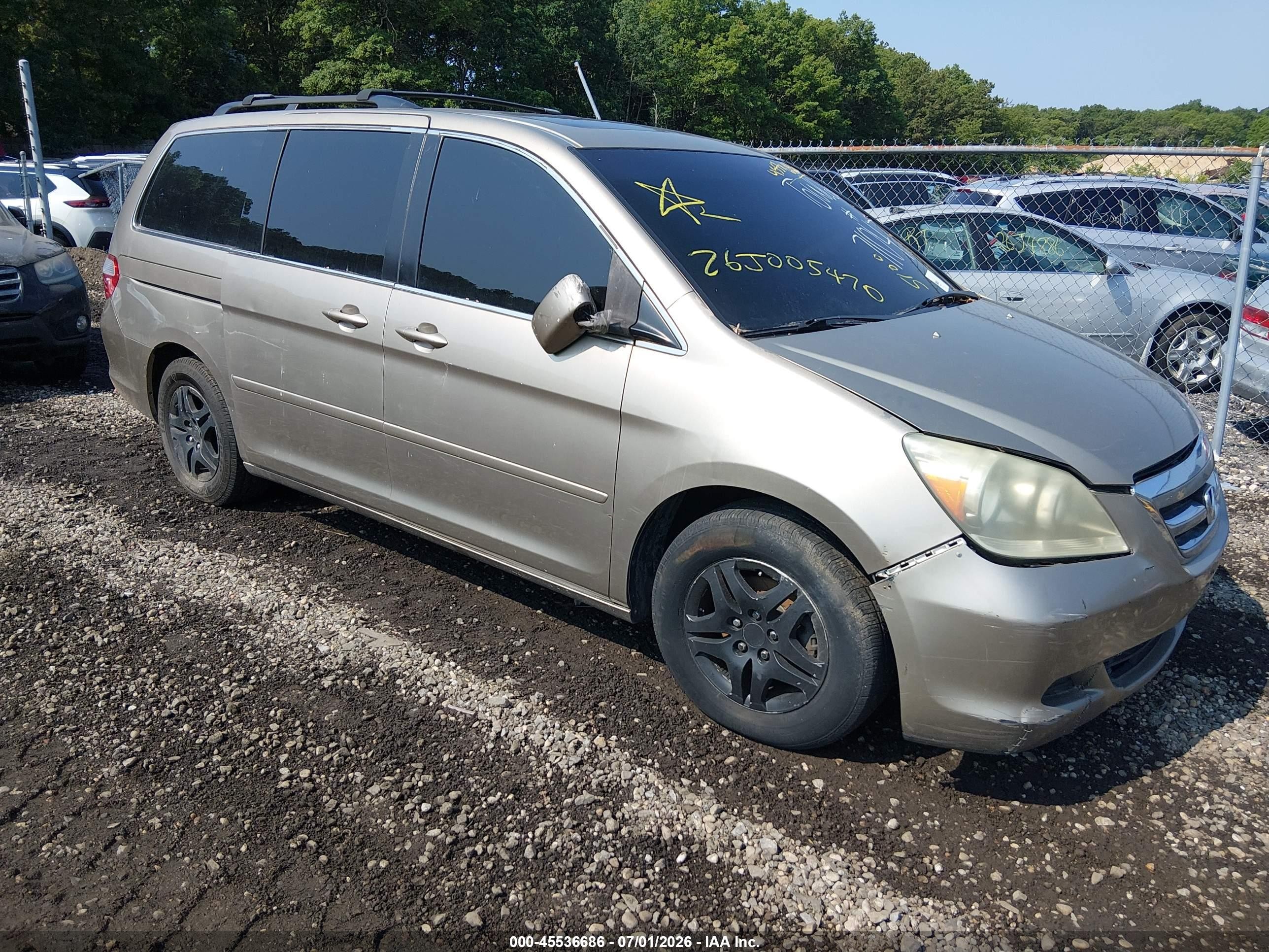 2005 Honda Odyssey EX-L, VIN 5FNRL38795B102181 — Front end