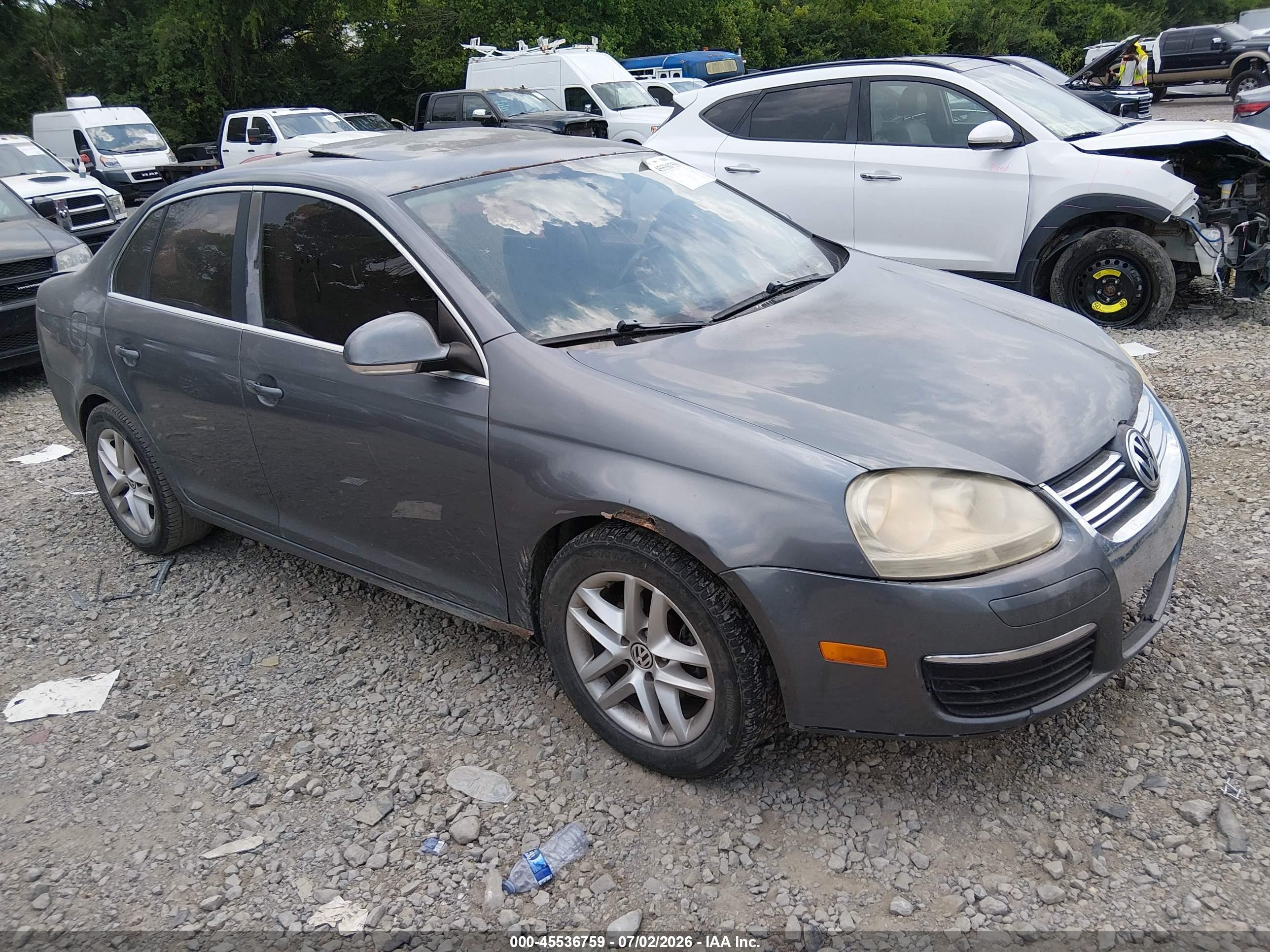 2008 Volkswagen Jetta SE, VIN 3VWRM71K98M120471 — Зад