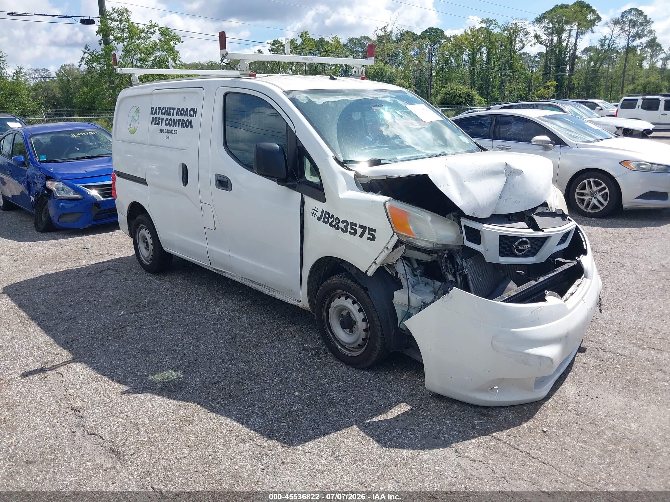 2015 Nissan NV200 SV, VIN 3N6CM0KN1FK716415 — Front end