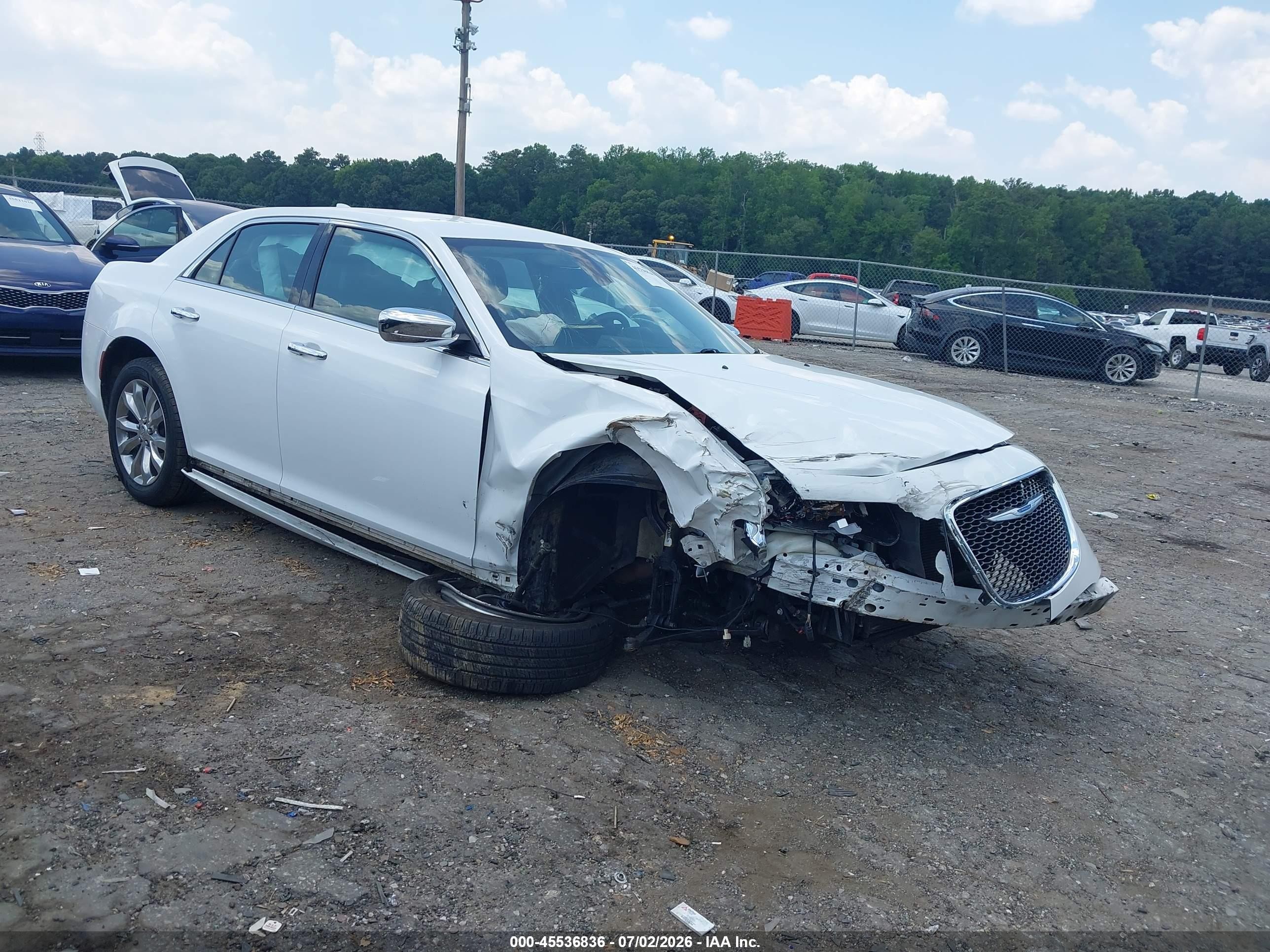 2019 Chrysler 300 Limited, VIN 2C3CCAKG4KH689998 — Front end