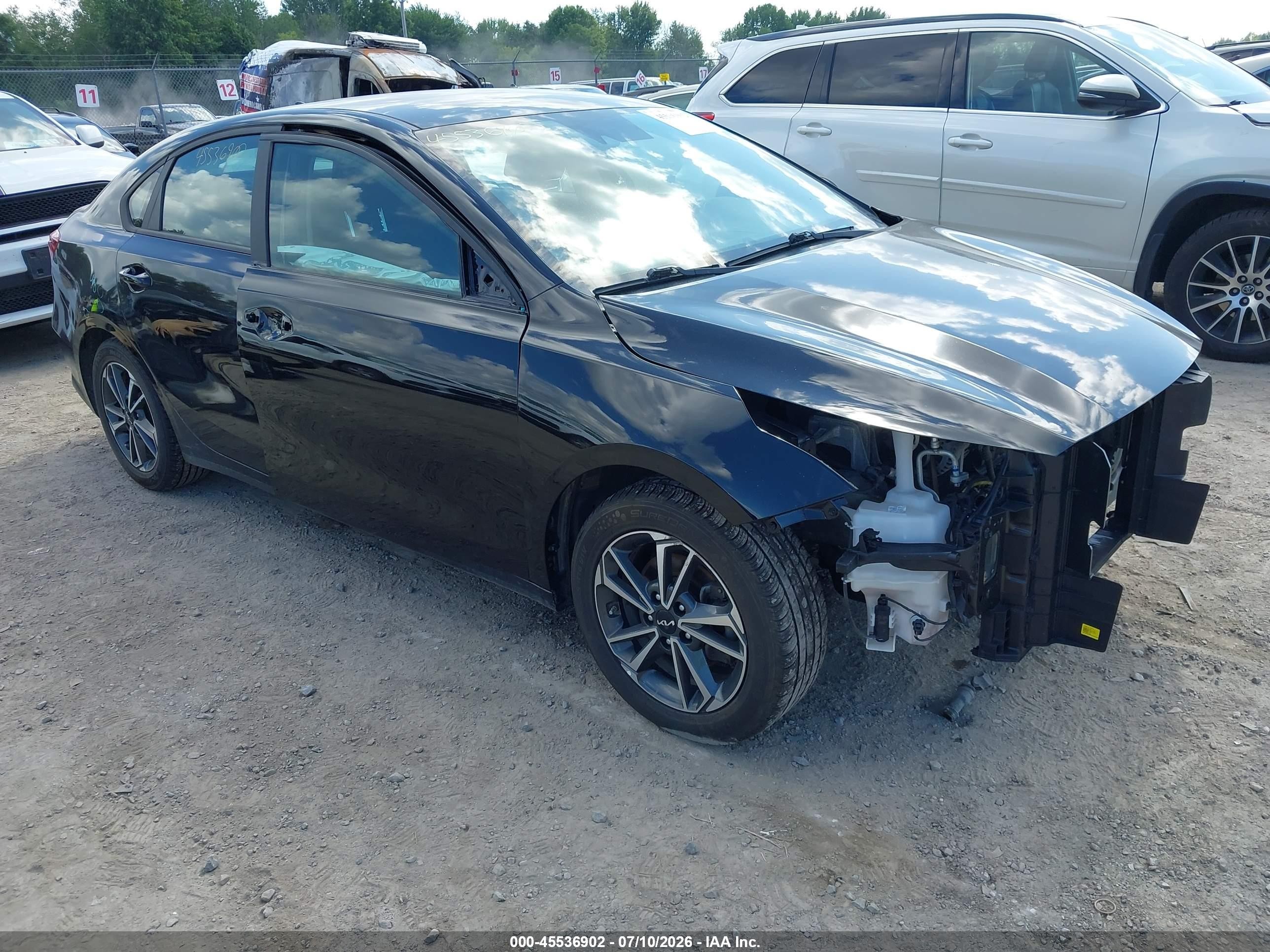 2023 Kia Forte LXS, VIN 3KPF24AD7PE526592 — Front end