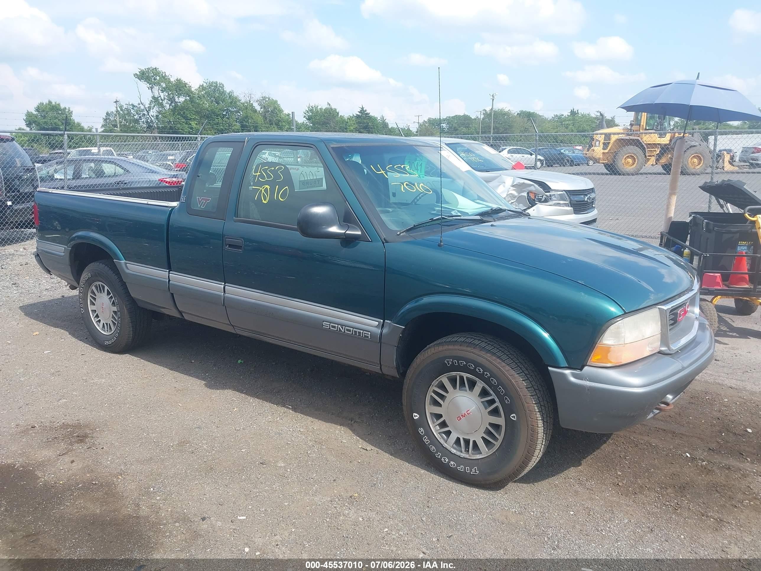 1998 GMC Sonoma SLS, VIN 1GTDT19X0W8524757 — All over