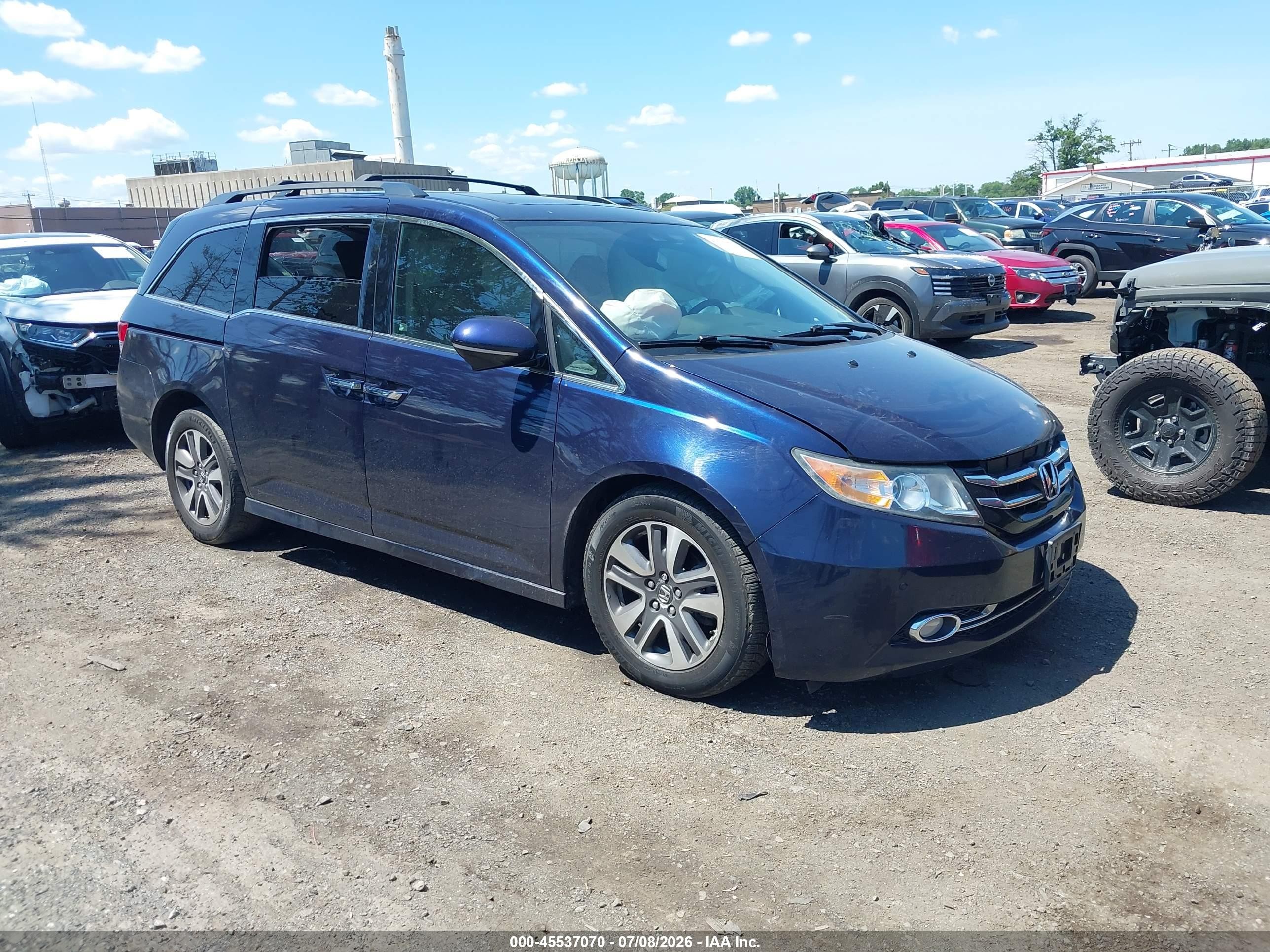 2017 Honda Odyssey Touring, VIN 5FNRL5H98HB023313 — Front end