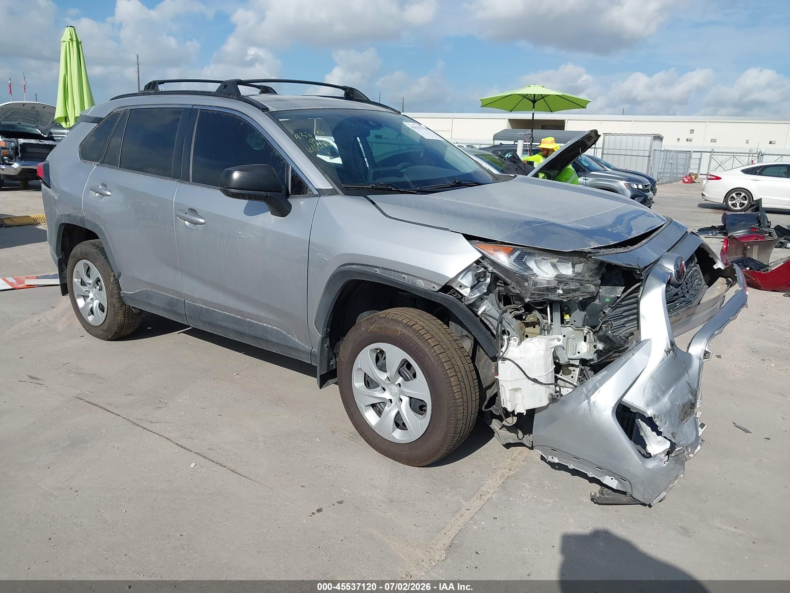 2020 Toyota RAV4 LE, VIN 2T3H1RFV0LC034545 — Front end