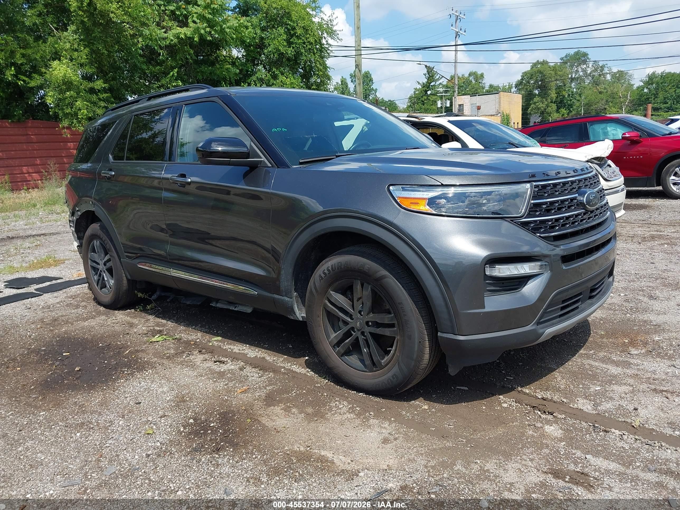 2020 Ford Explorer XLT, VIN 1FMSK8DH4LGC08424 — Rear end