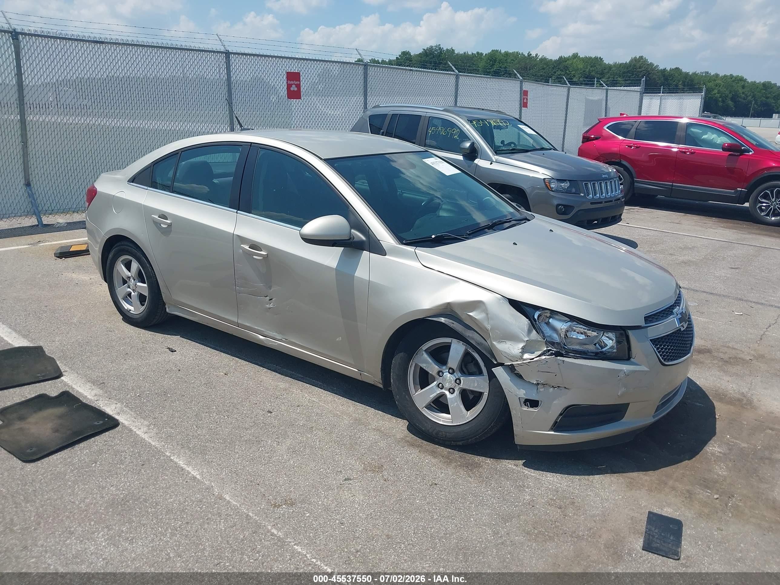 2014 Chevrolet Cruze 1LT, VIN 1G1PC5SB5E7327583 — Side