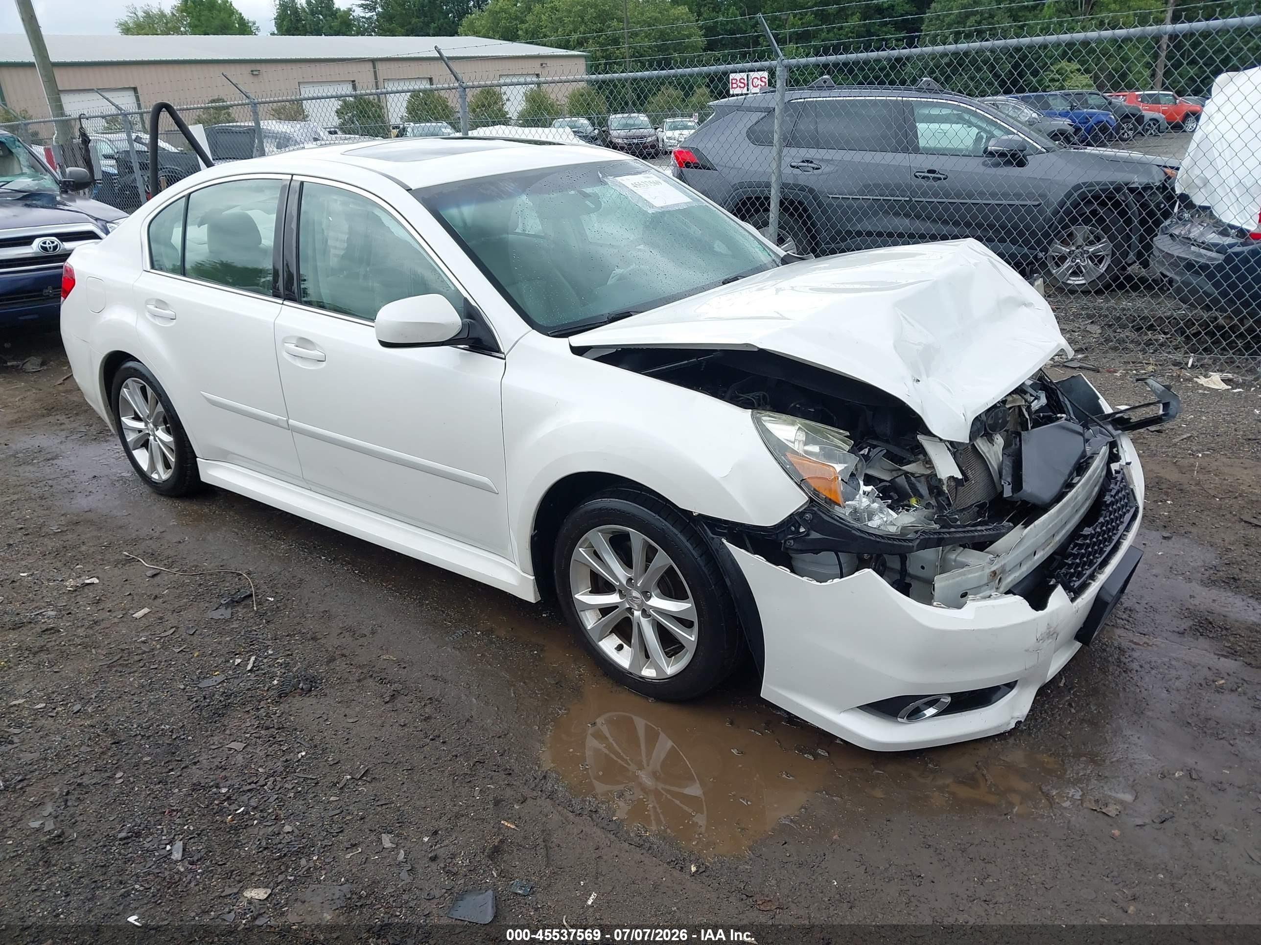 2014 Subaru Legacy Limited, VIN 4S3BMDL67E2011402 — Перед
