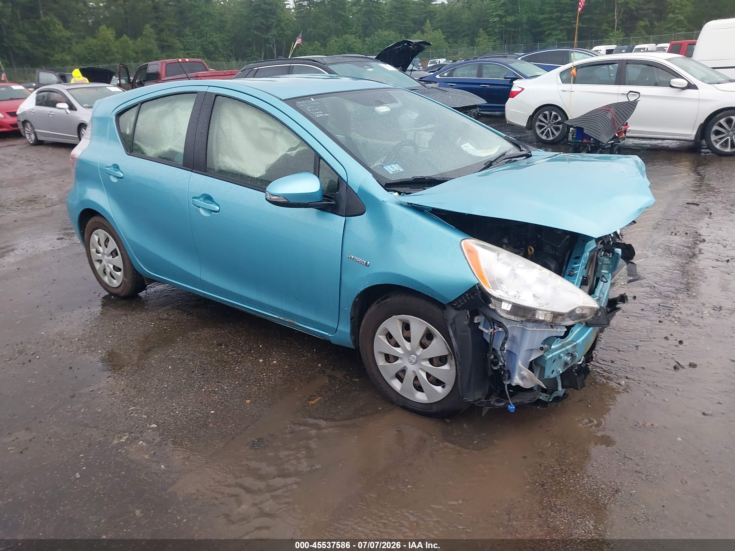 2013 Toyota Prius Two, VIN JTDKDTB3XD1057604 — Front end