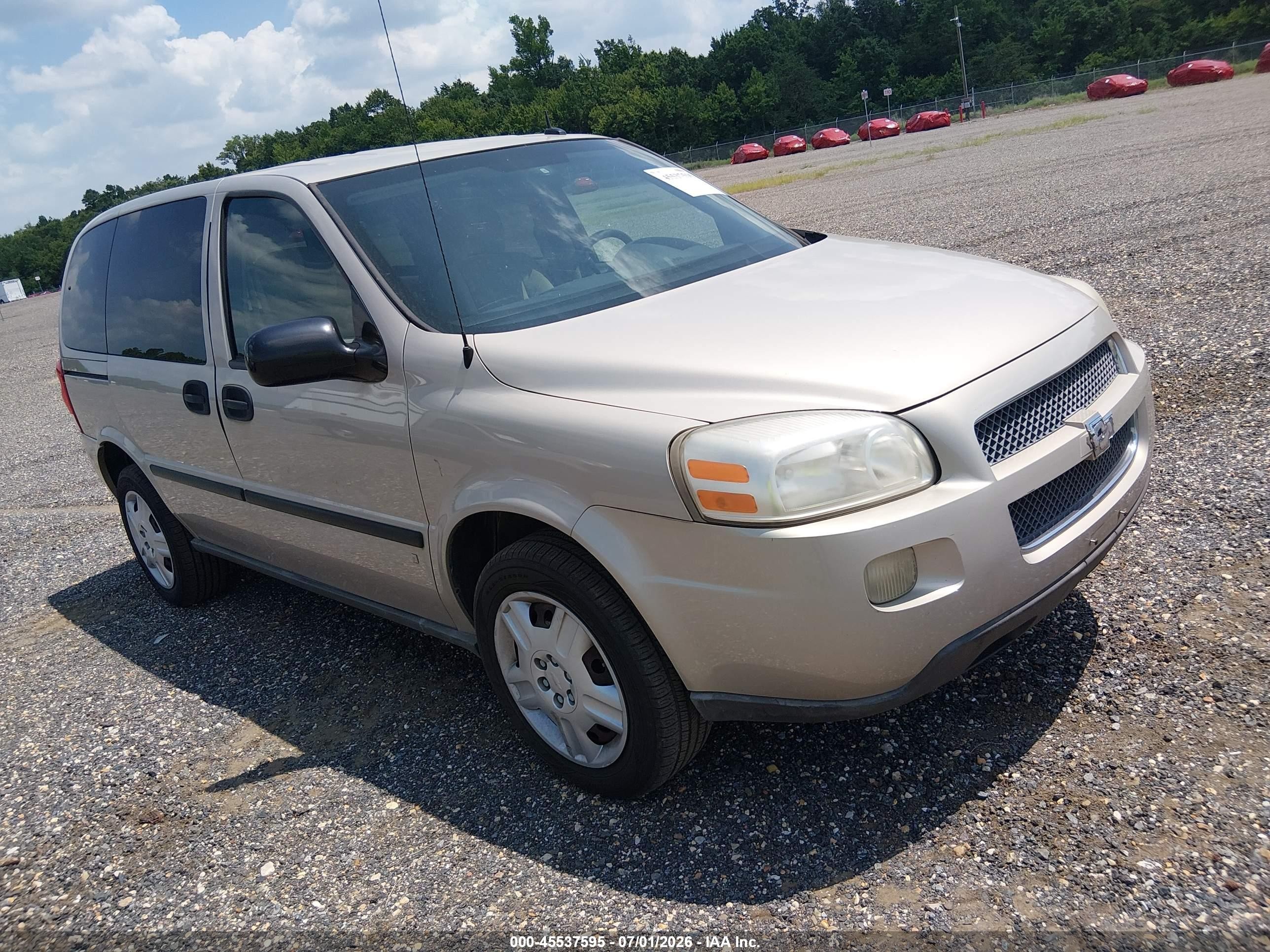 2008 Chevrolet Uplander LS, VIN 1GNDU23168D186435 — Front end