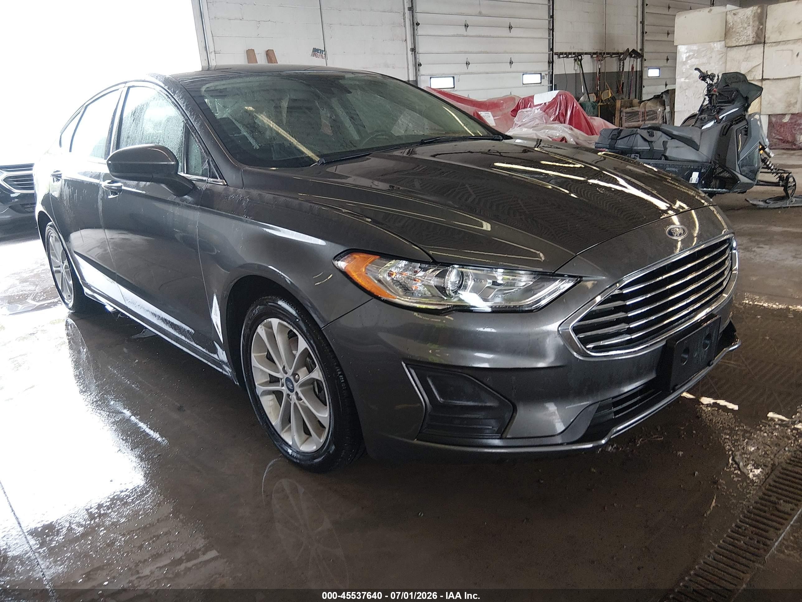 2020 Ford Fusion SE, VIN 3FA6P0LU0LR200598 — Перед