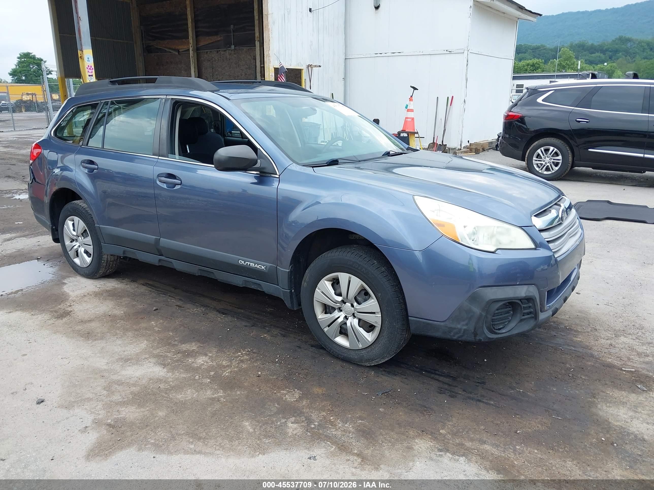 2013 Subaru Outback 2.5i, VIN 4S4BRBAC8D3271245 — Side