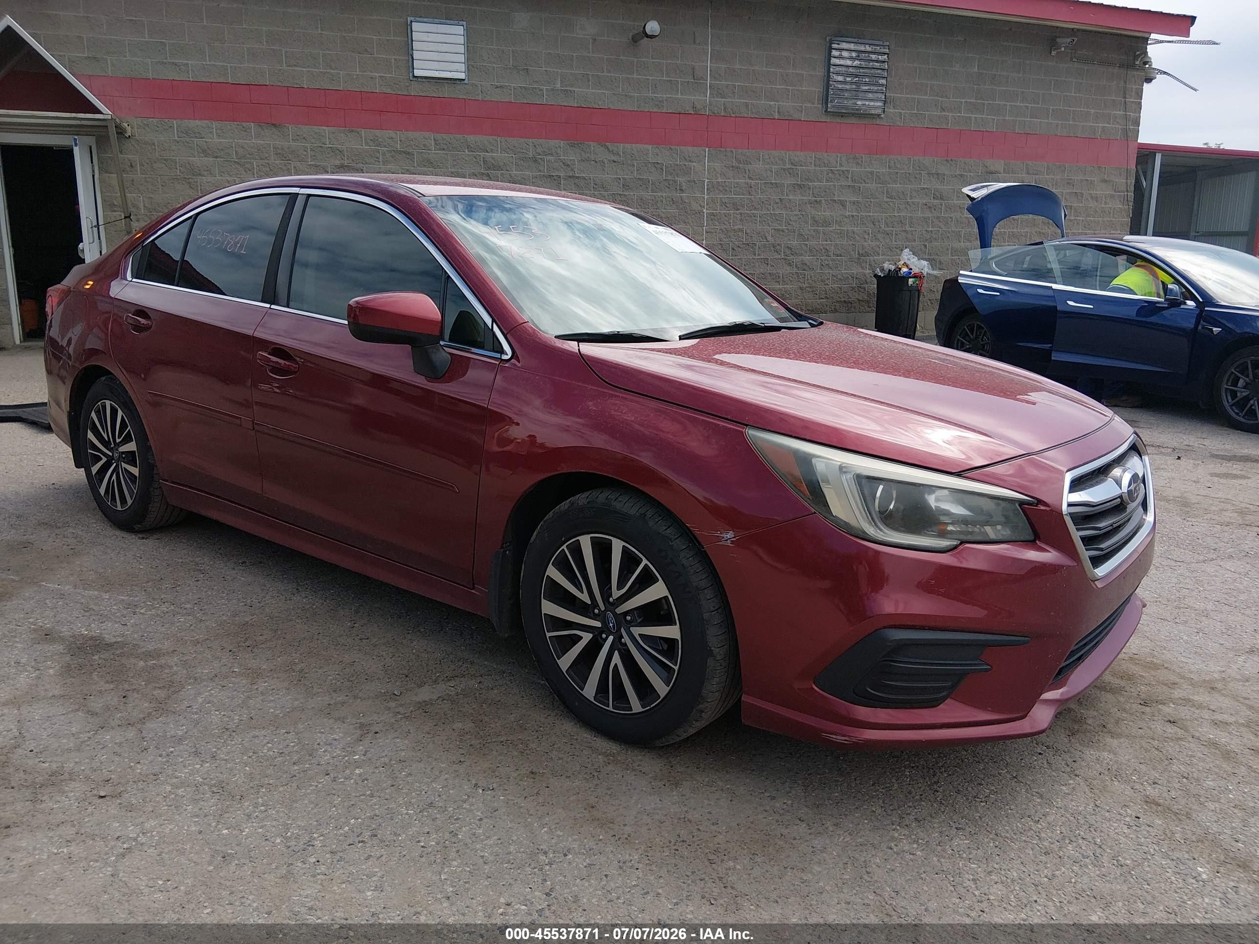 2018 Subaru Legacy Premium, VIN 4S3BNAC68J3014809 — Бок