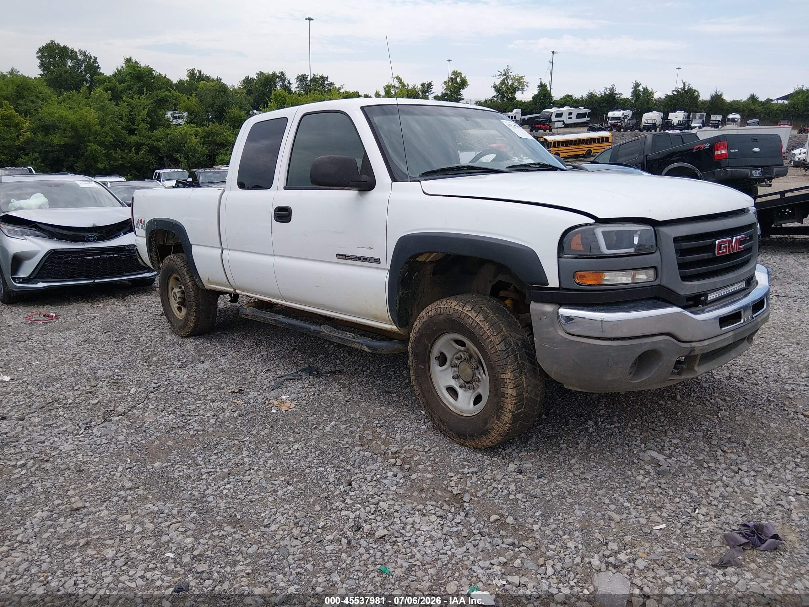 2005 GMC Sierra 2500HD SLE, VIN 1GTHK29U85E316125 — Бок