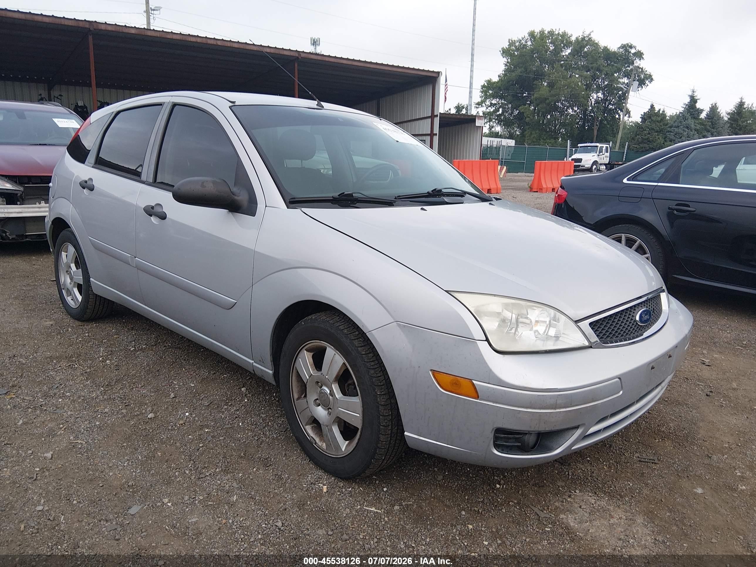 2007 Ford Focus S, VIN 1FAHP37N07W252233 — Front end