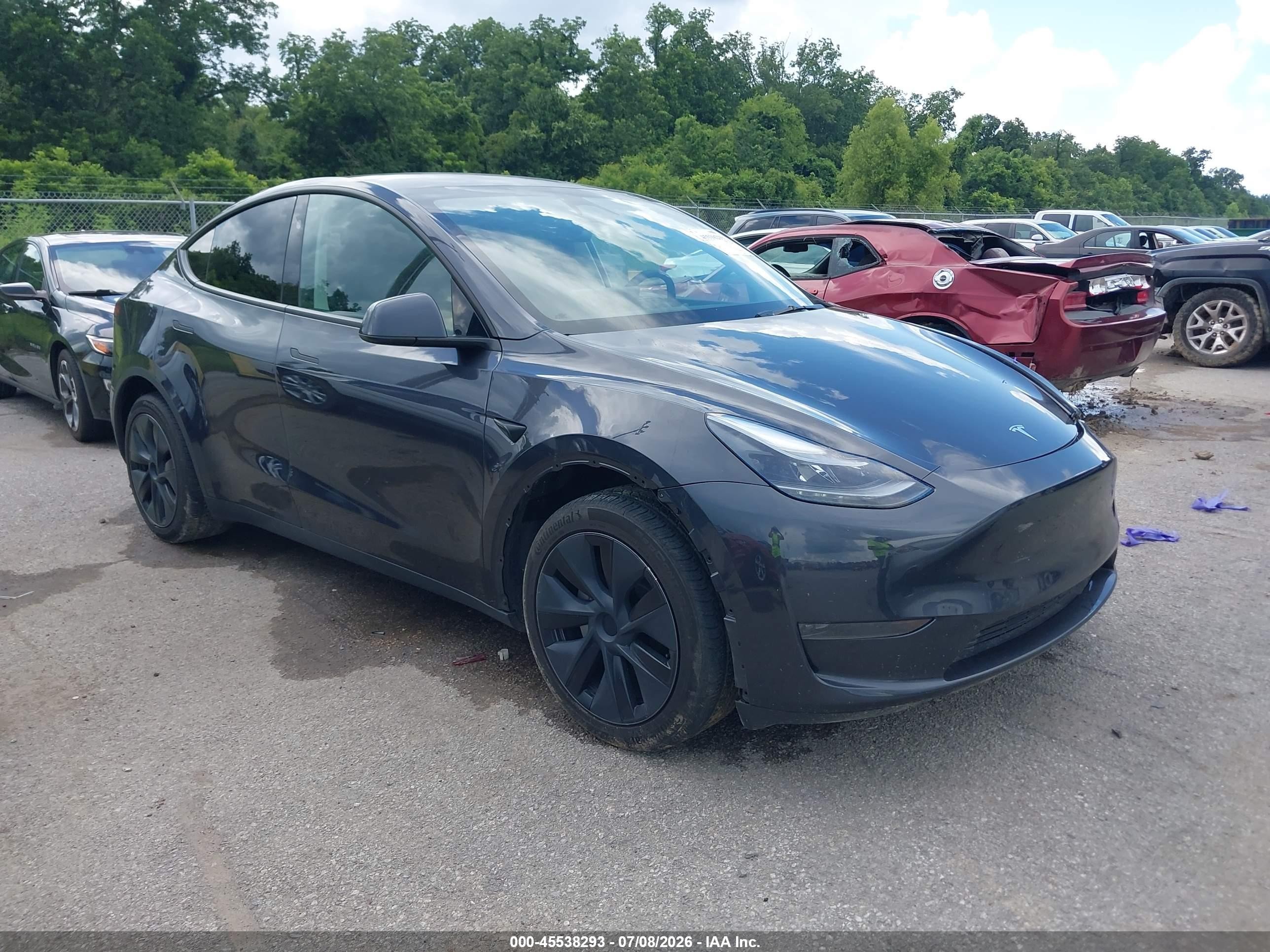 2024 Tesla Model Y, VIN 7SAYGDED1RF123809 — Front end