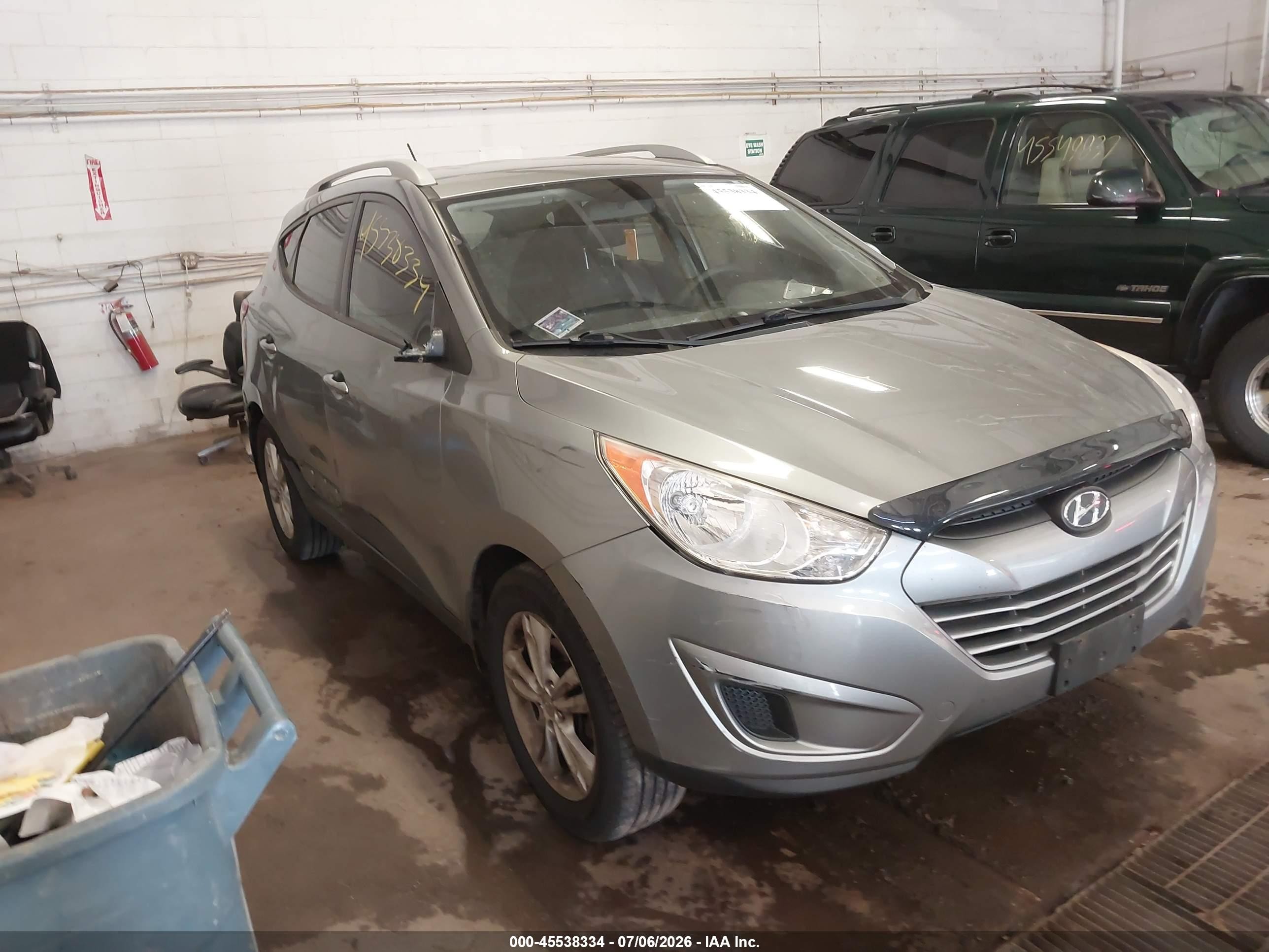 2010 Hyundai Tucson GLS, VIN KM8JUCAC8AU056924 — Side