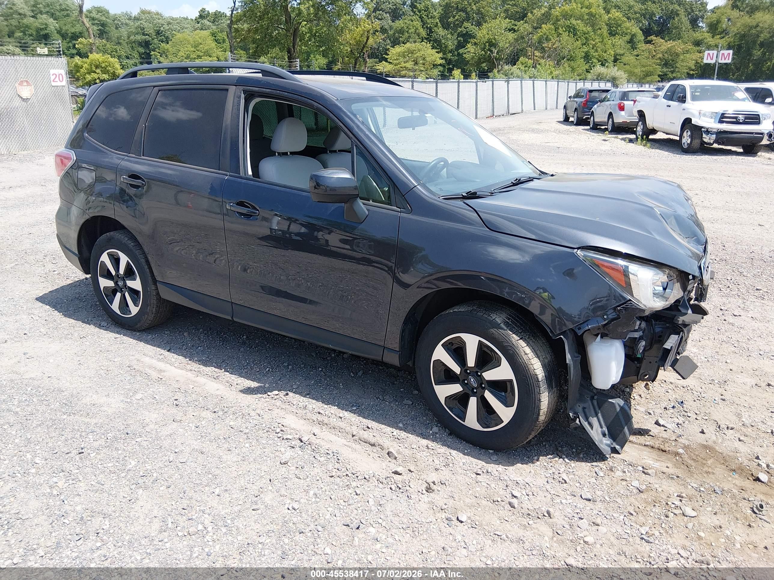 2018 Subaru Forester Premium, VIN JF2SJADCXJH468211 — Front end