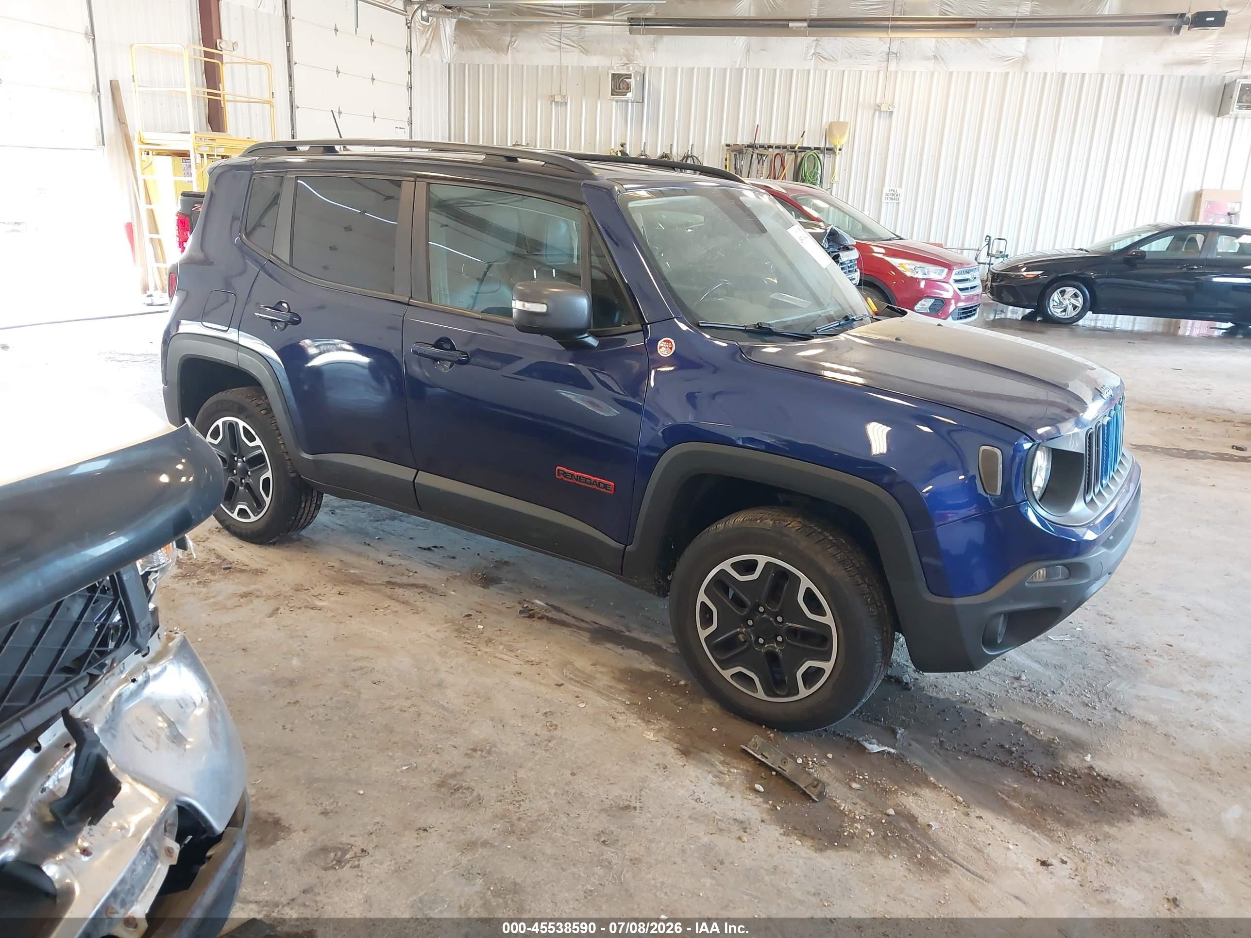 2017 Jeep Renegade Trailhawk, VIN ZACCJBCB8HPG44760 — Бок