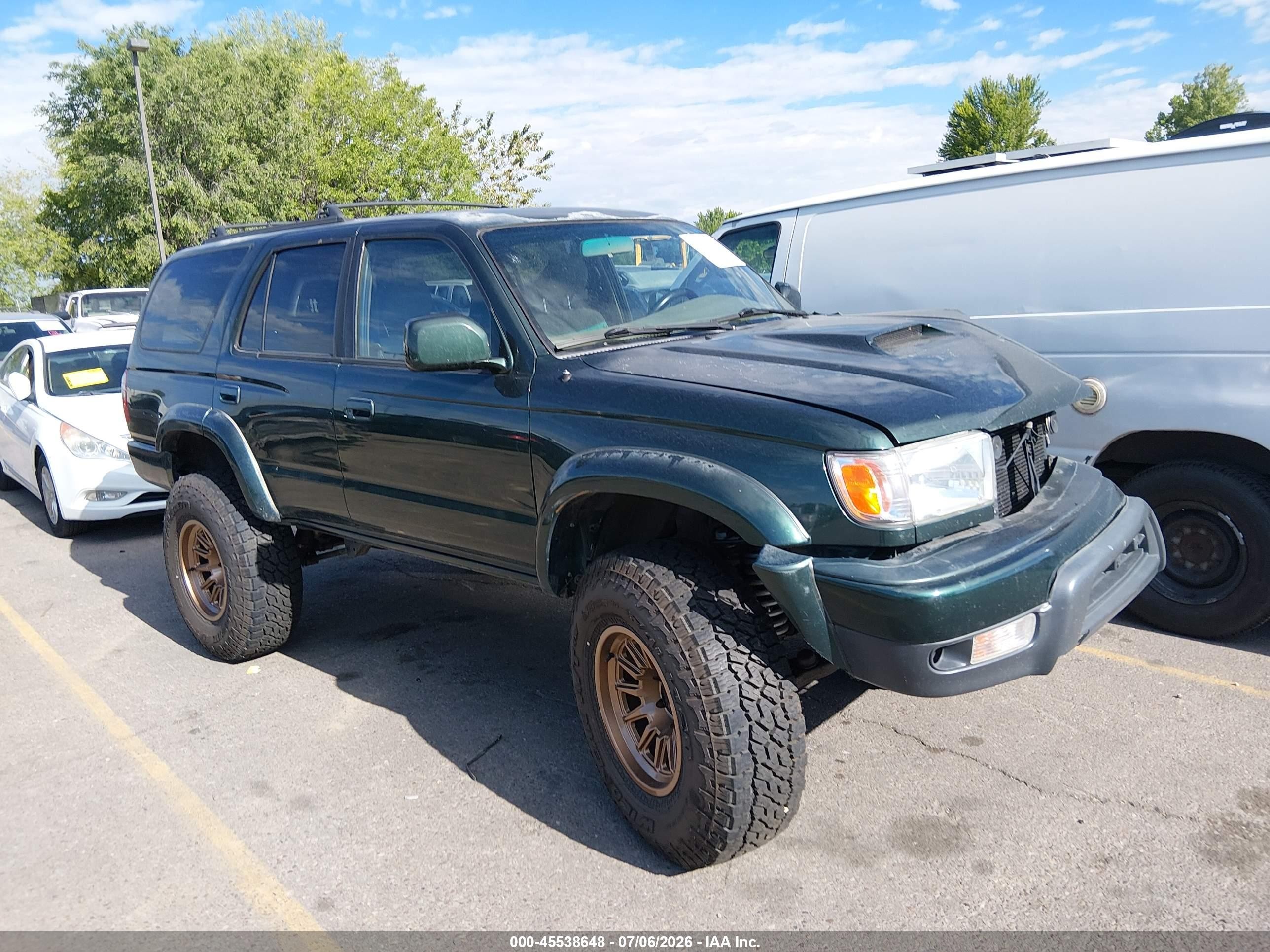 2000 Toyota 4Runner SR5, VIN JT3HN86R3Y0316758 — Front end