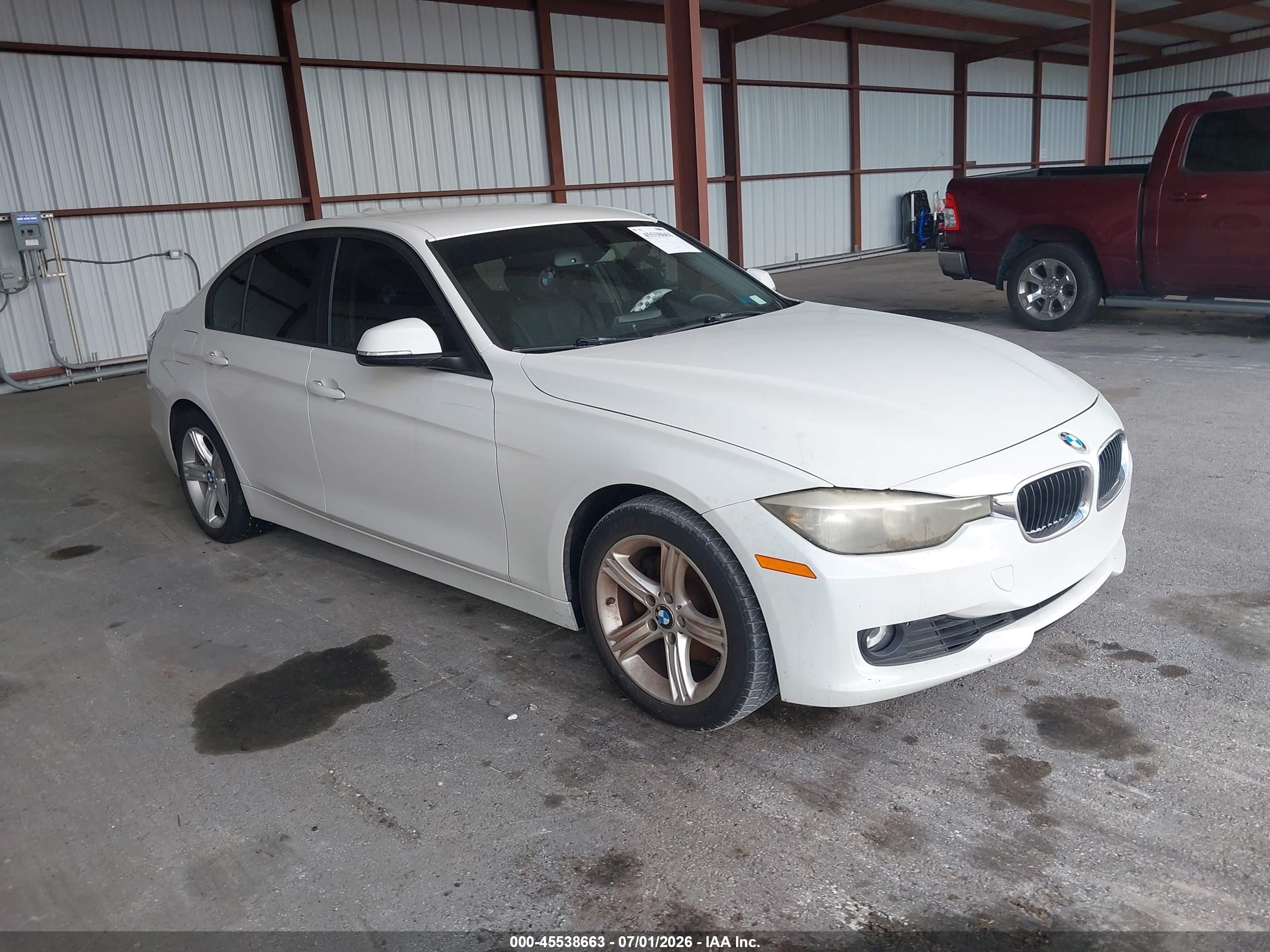2013 BMW 3 Series 328i, VIN WBA3A5C5XDJ461220 — Normal wear