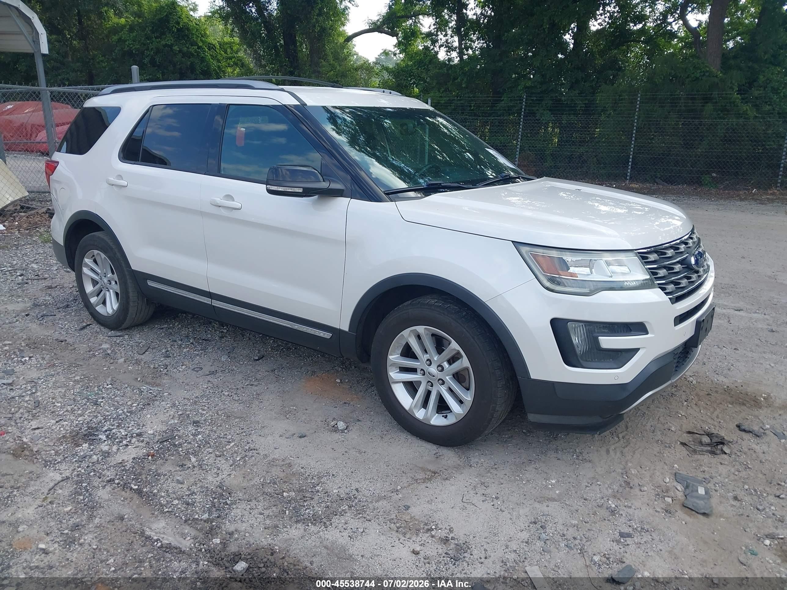 2016 Ford Explorer XLT, VIN 1FM5K7D83GGA42717 — Rear end