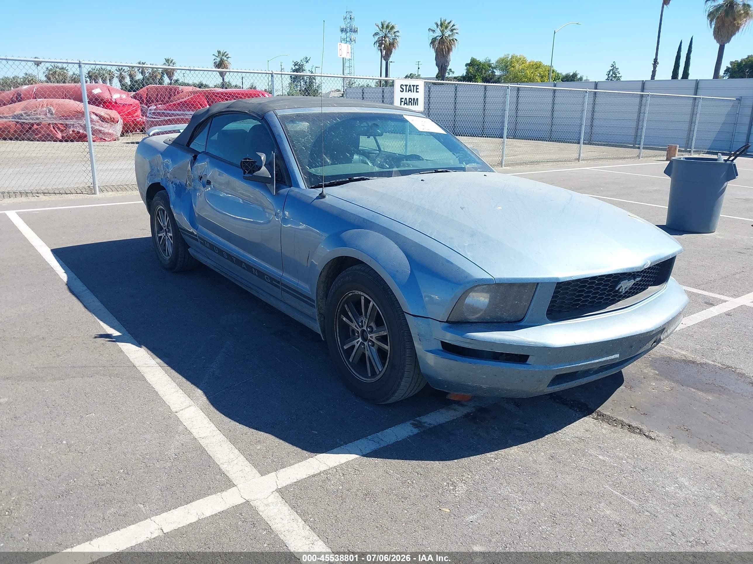 2005 Ford Mustang Deluxe, VIN 1ZVFT84N355168860 — Side