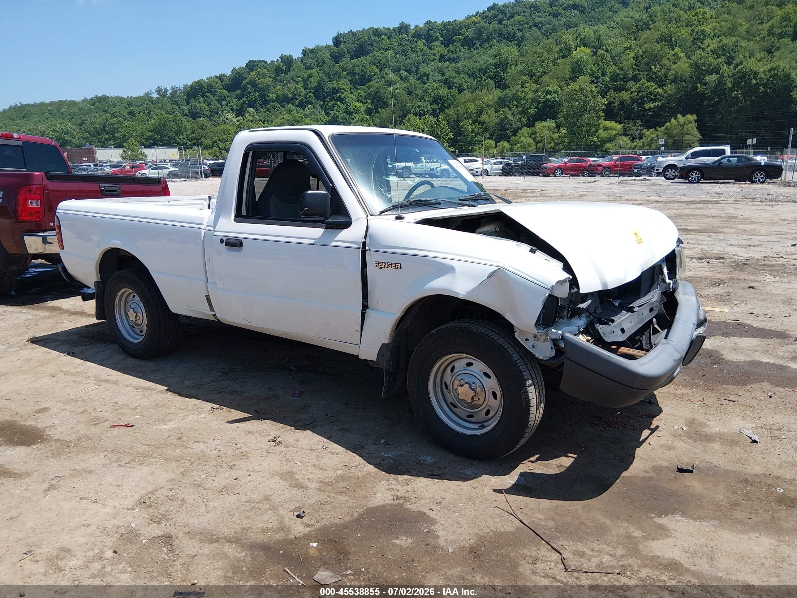 2002 Ford Ranger XL, VIN 1FTYR10D12PB17050 — Front end