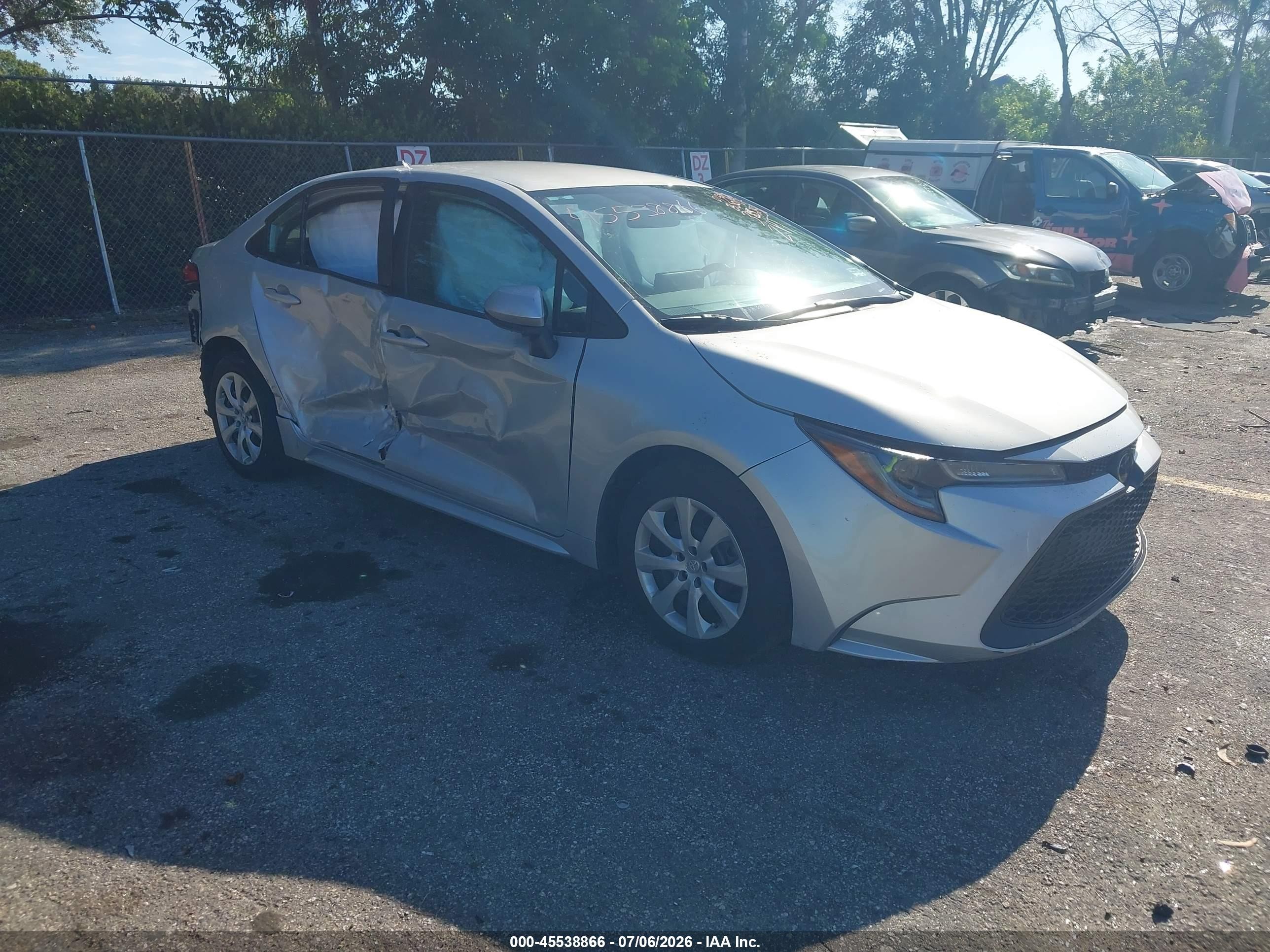 2022 Toyota Corolla LE, VIN 5YFEPMAEXNP385258 — Side