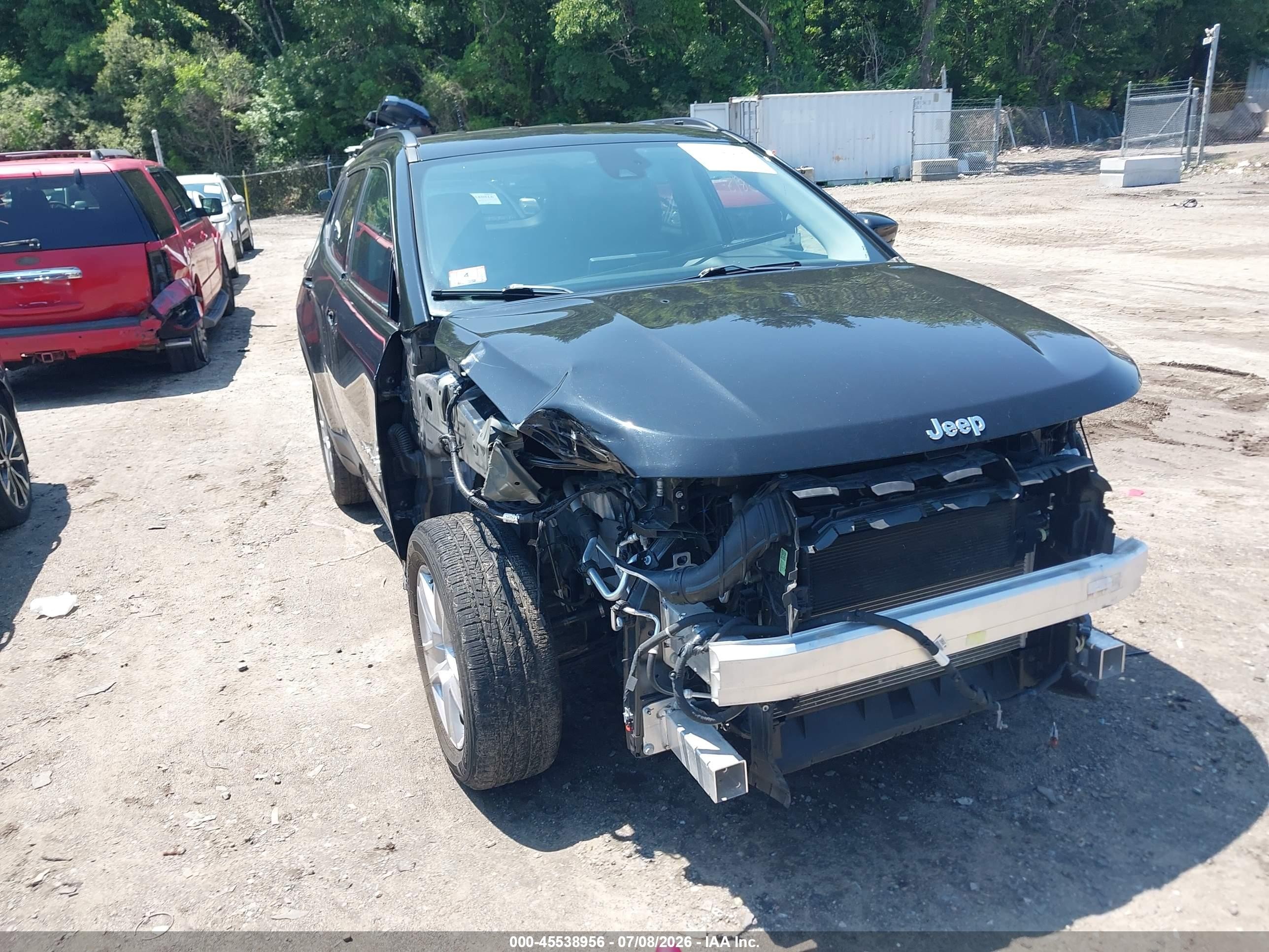 2022 Jeep Compass Latitude, VIN 3C4NJDBB8NT230744 — Front end