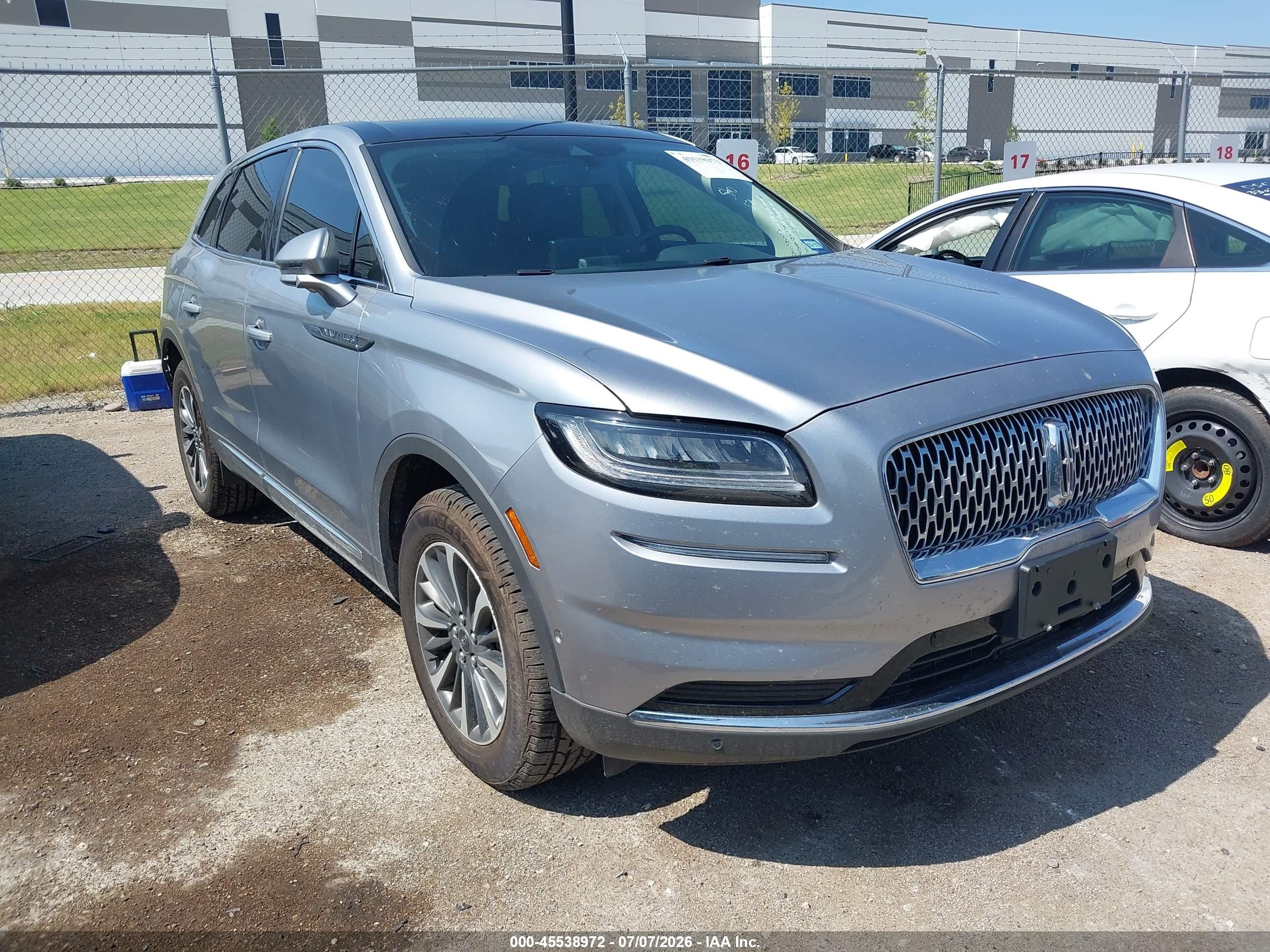 2022 Lincoln Nautilus Reserve, VIN 2LMPJ8KP1NBL03198 — Rear end