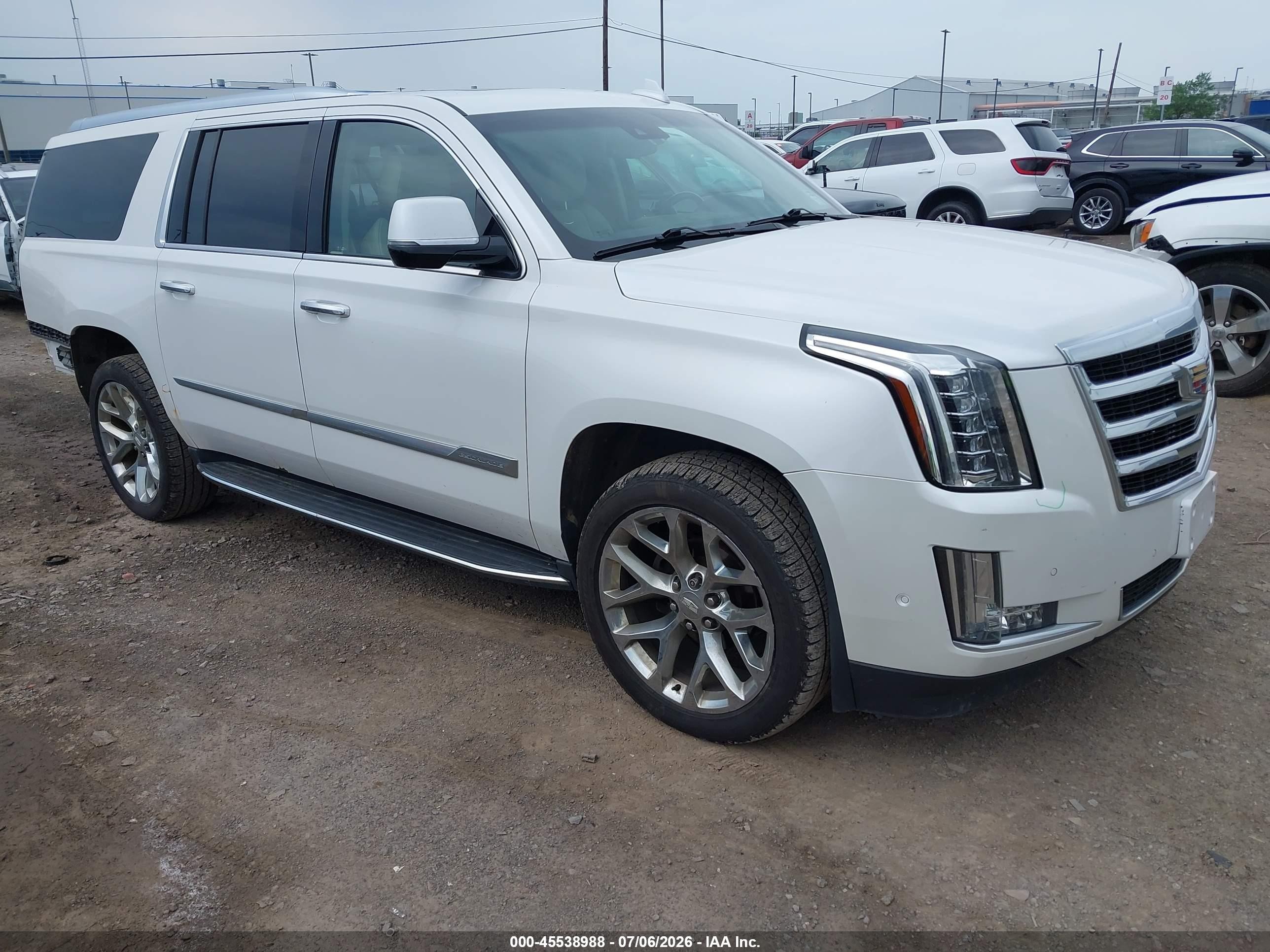 2017 Cadillac Escalade ESV Luxury, VIN 1GYS4HKJ0HR297581 — Rear end