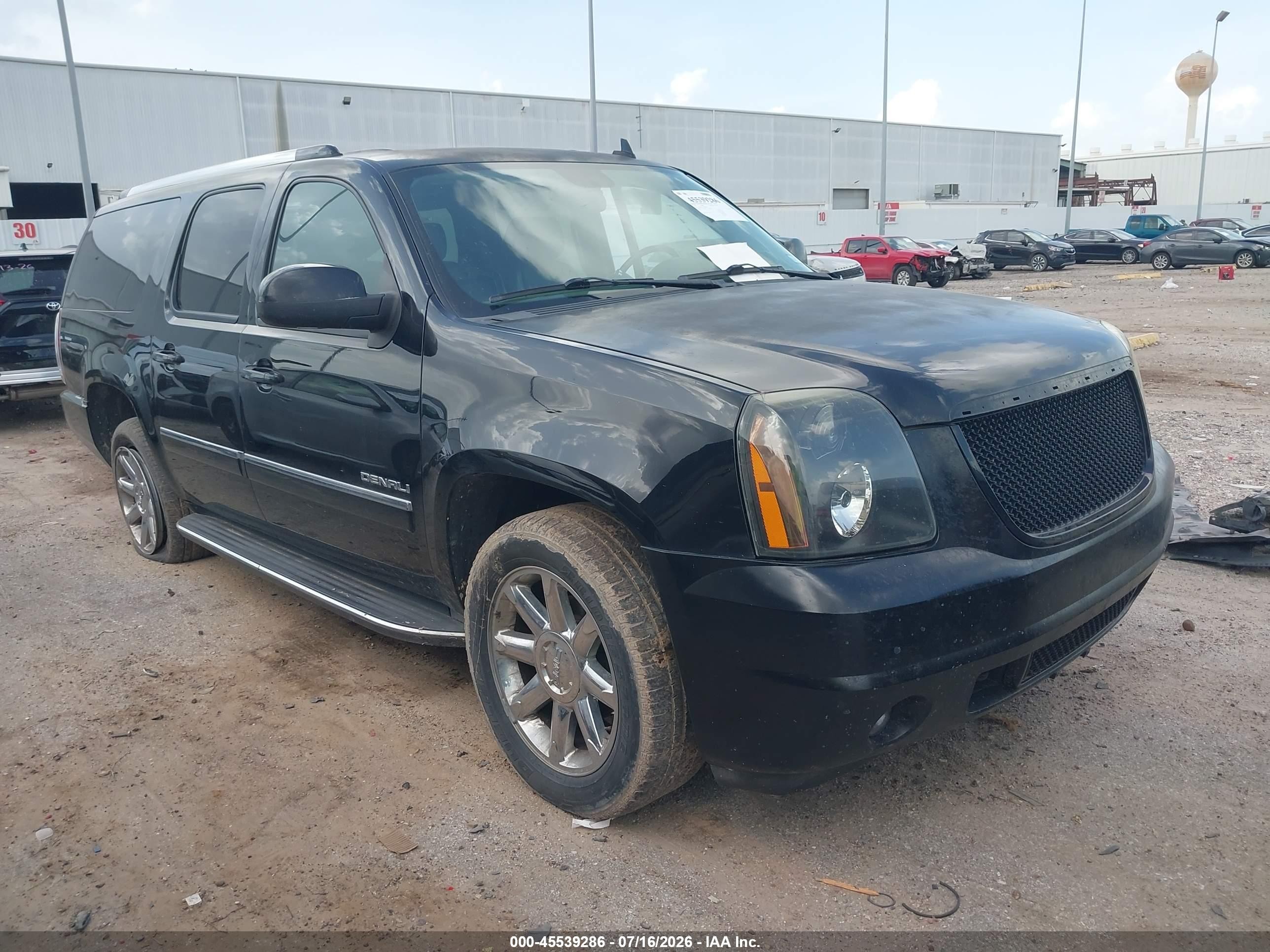 2013 GMC Yukon XL Denali, VIN 1GKS2MEF5DR368770 — Rear end