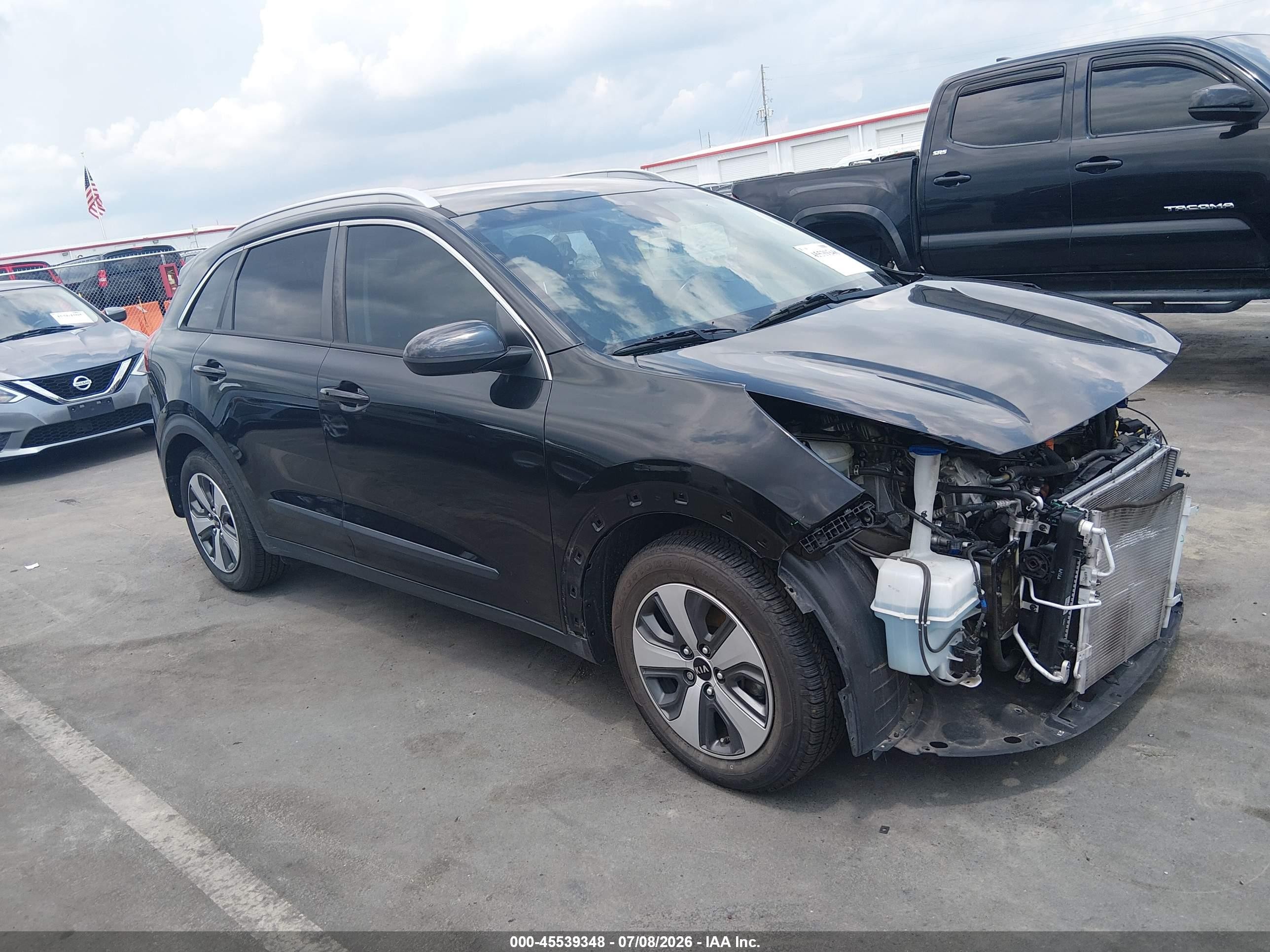 2018 Kia Niro FE, VIN KNDCB3LC9J5124223 — Front end
