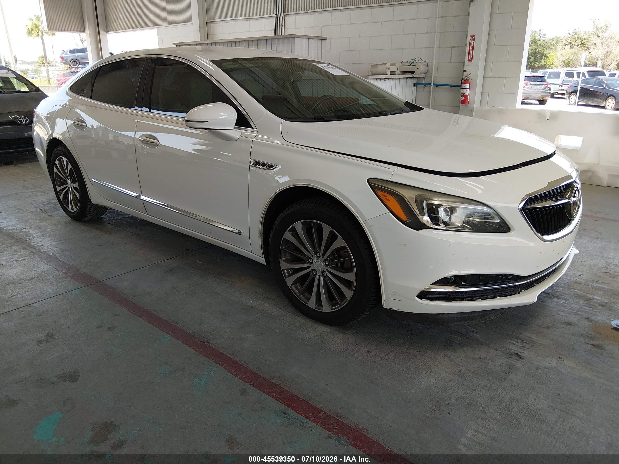 2019 Buick LaCrosse Preferred, VIN 1G4ZN5SS0KU103186 — Перед