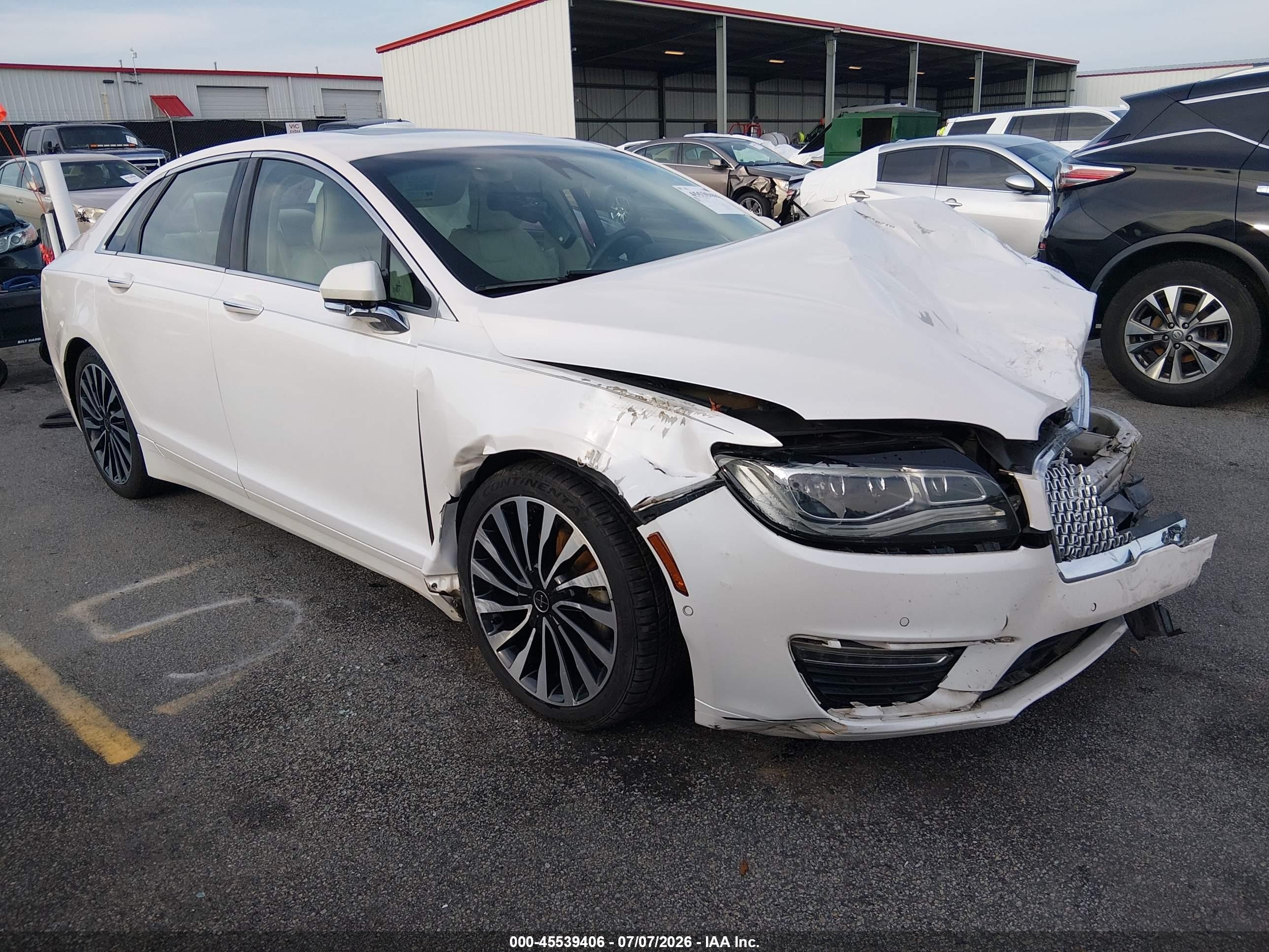 2017 Lincoln MKZ, VIN 3LN6L5G93HR622215 — Перед
