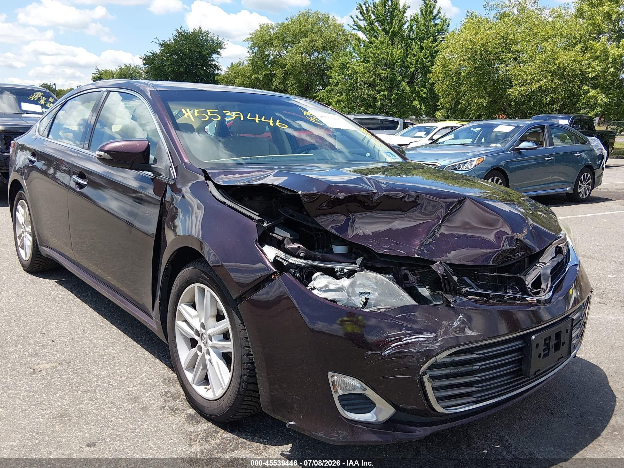 2013 Toyota Avalon XLE Touring, VIN 4T1BK1EB9DU073221 — Front end