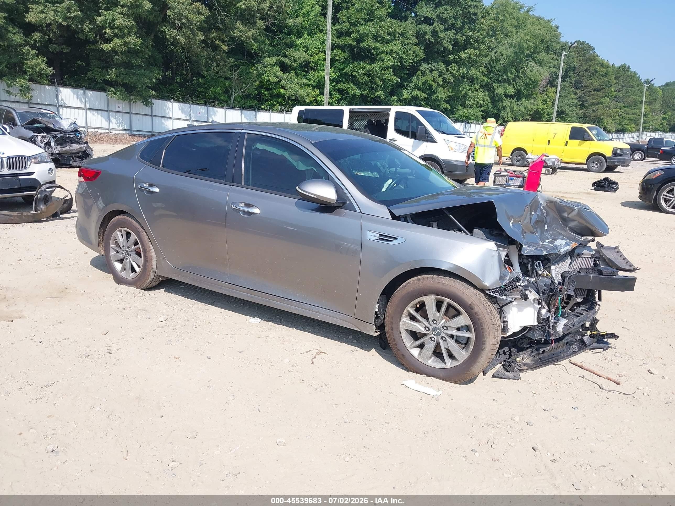 2017 Kia Optima LX, VIN 5XXGT4L17HG148609 — Front end