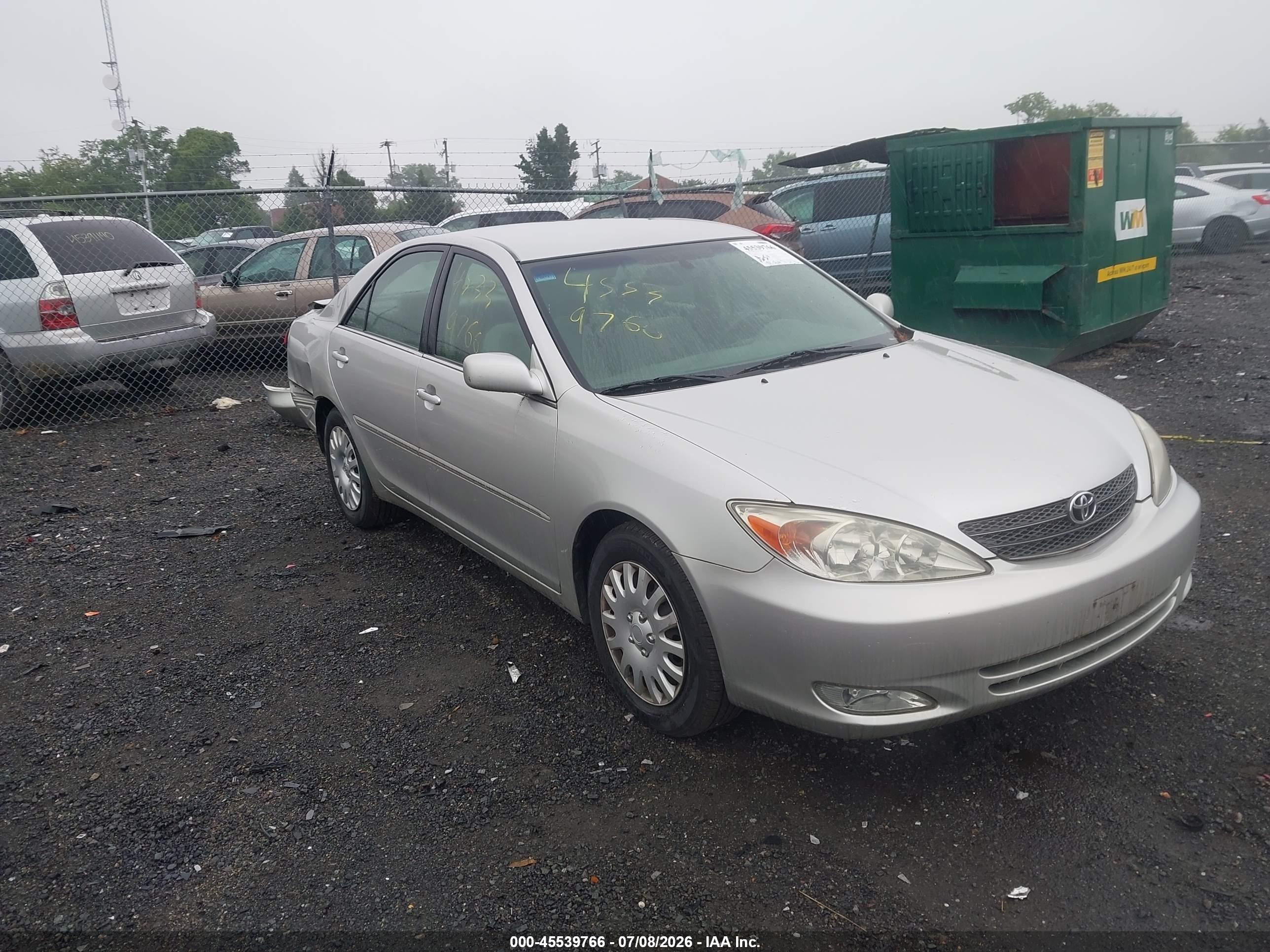 2004 Toyota Camry LE, VIN 4T1BE30K14U861324 — Rear end