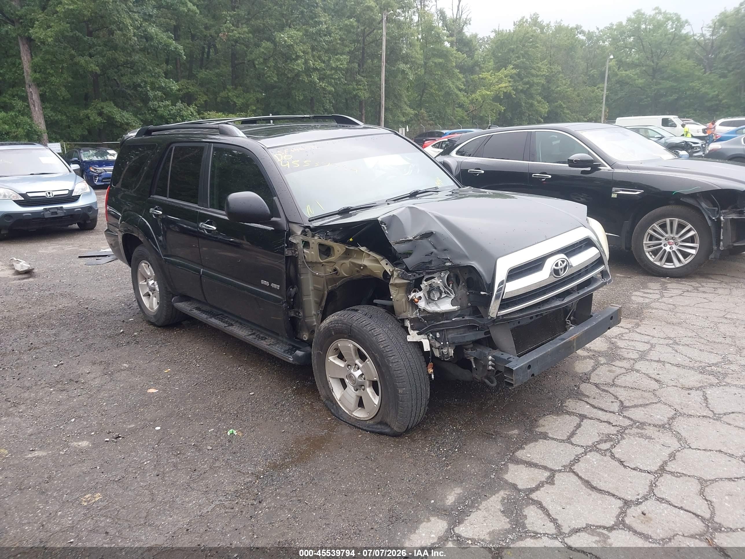 2007 Toyota 4Runner SR5, VIN JTEBU14R178085692 — Front end