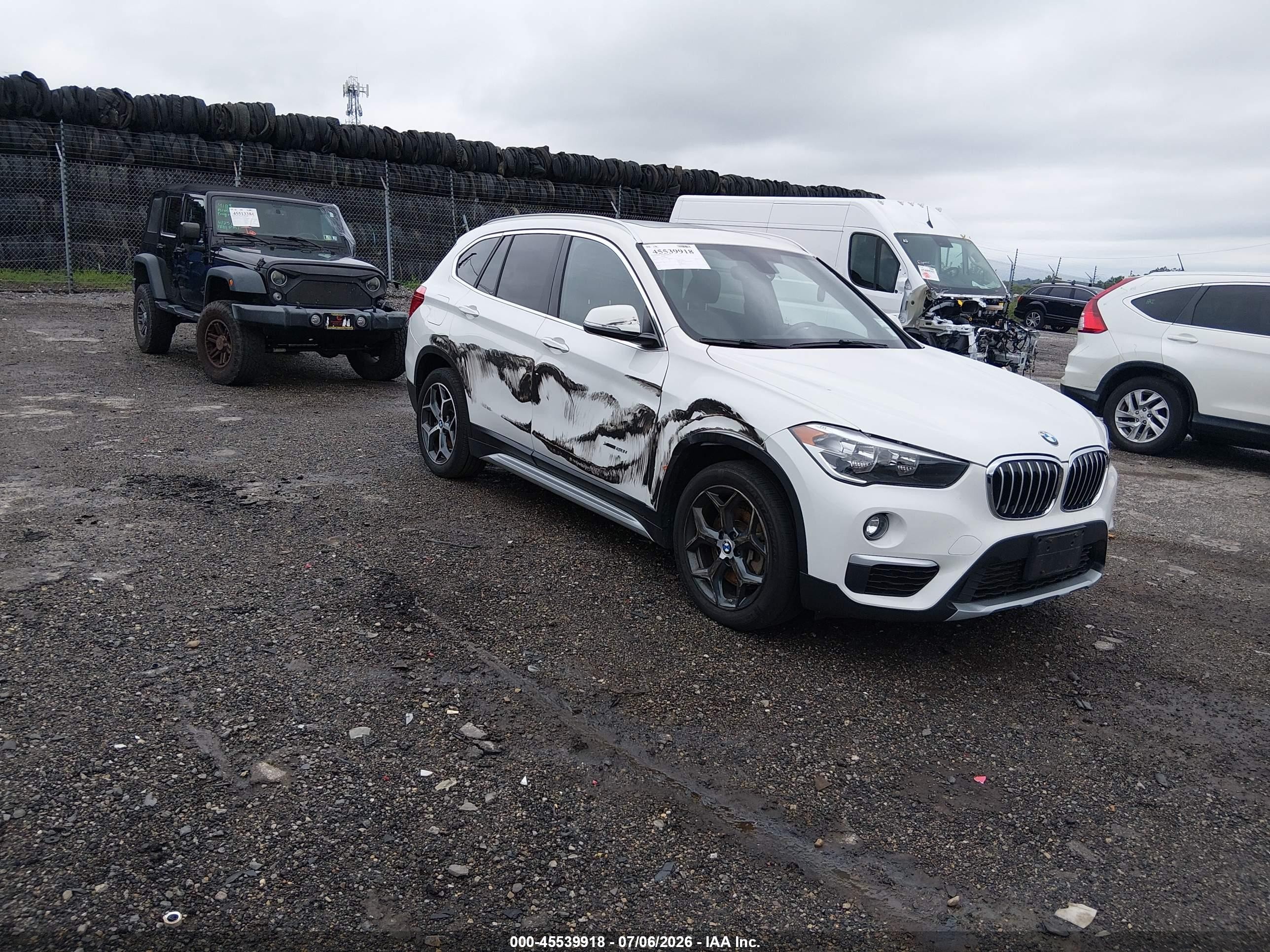 2018 BMW X1 xDrive28i, VIN WBXHT3C30J5F88252 — Side