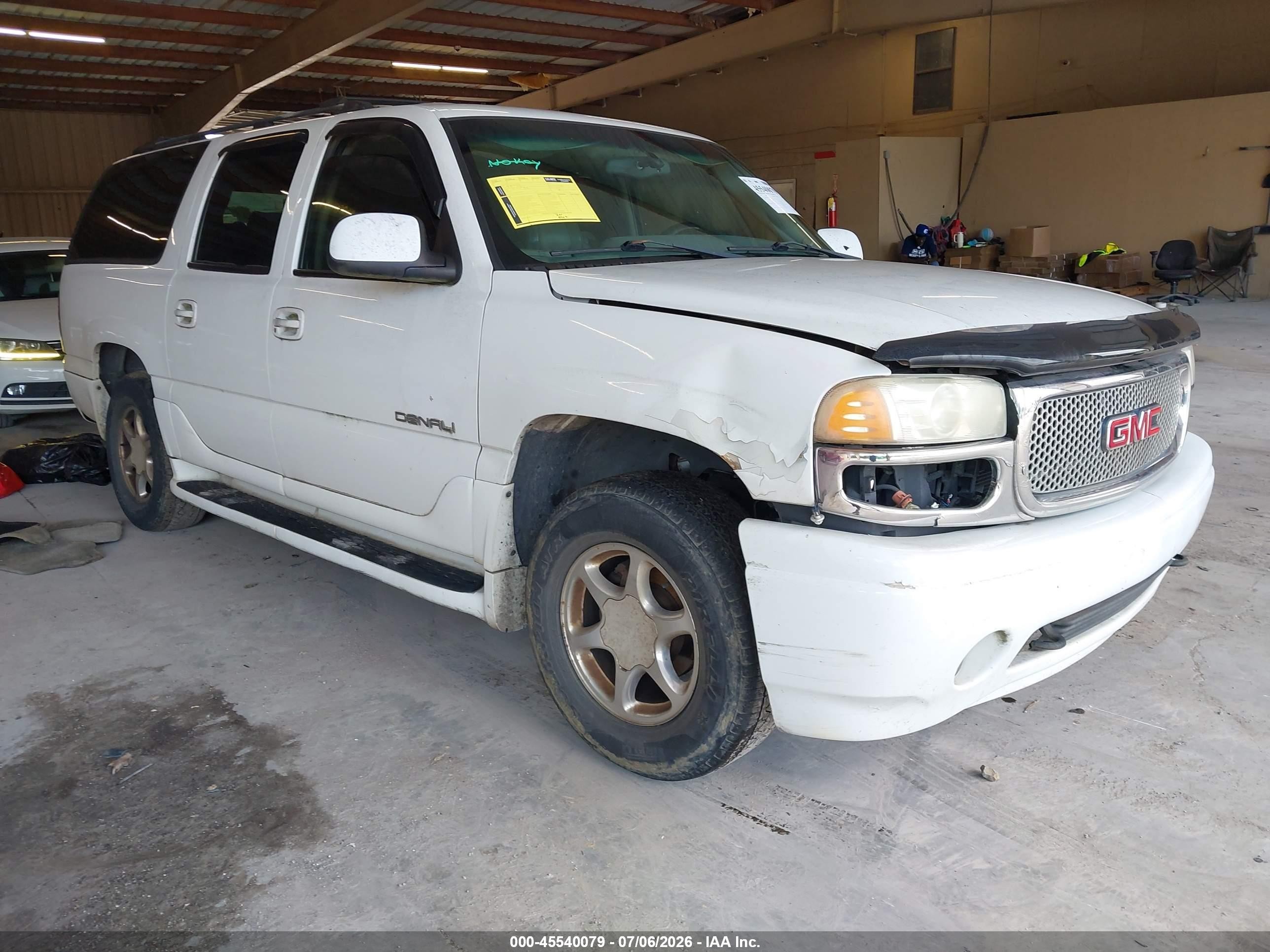 2001 GMC Yukon XL, VIN 1GKFK66UX1J302915 — Бок
