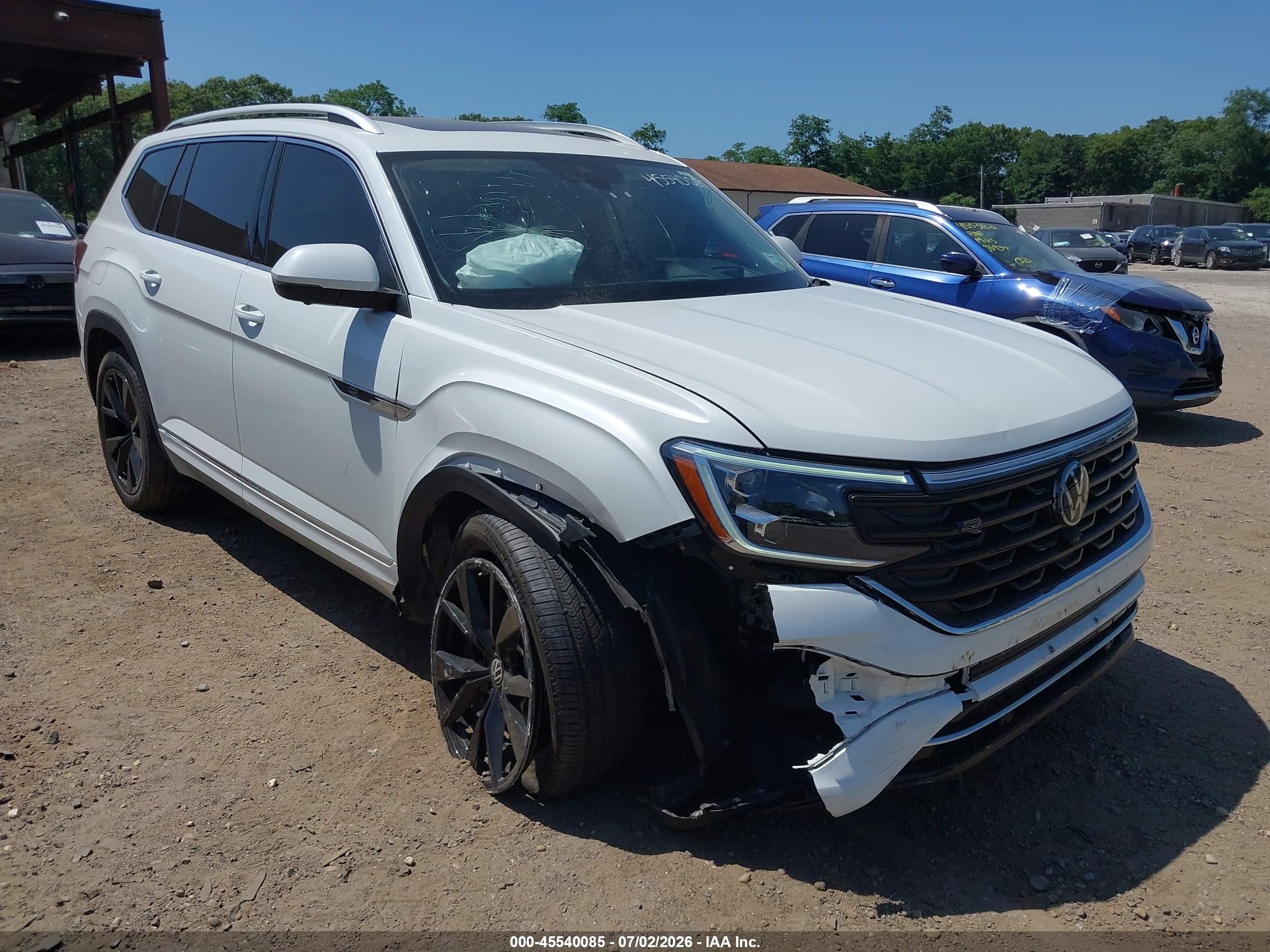 2024 Volkswagen Atlas SEL Premium R-Line, VIN 1V2FR2CA5RC545587 — Front end